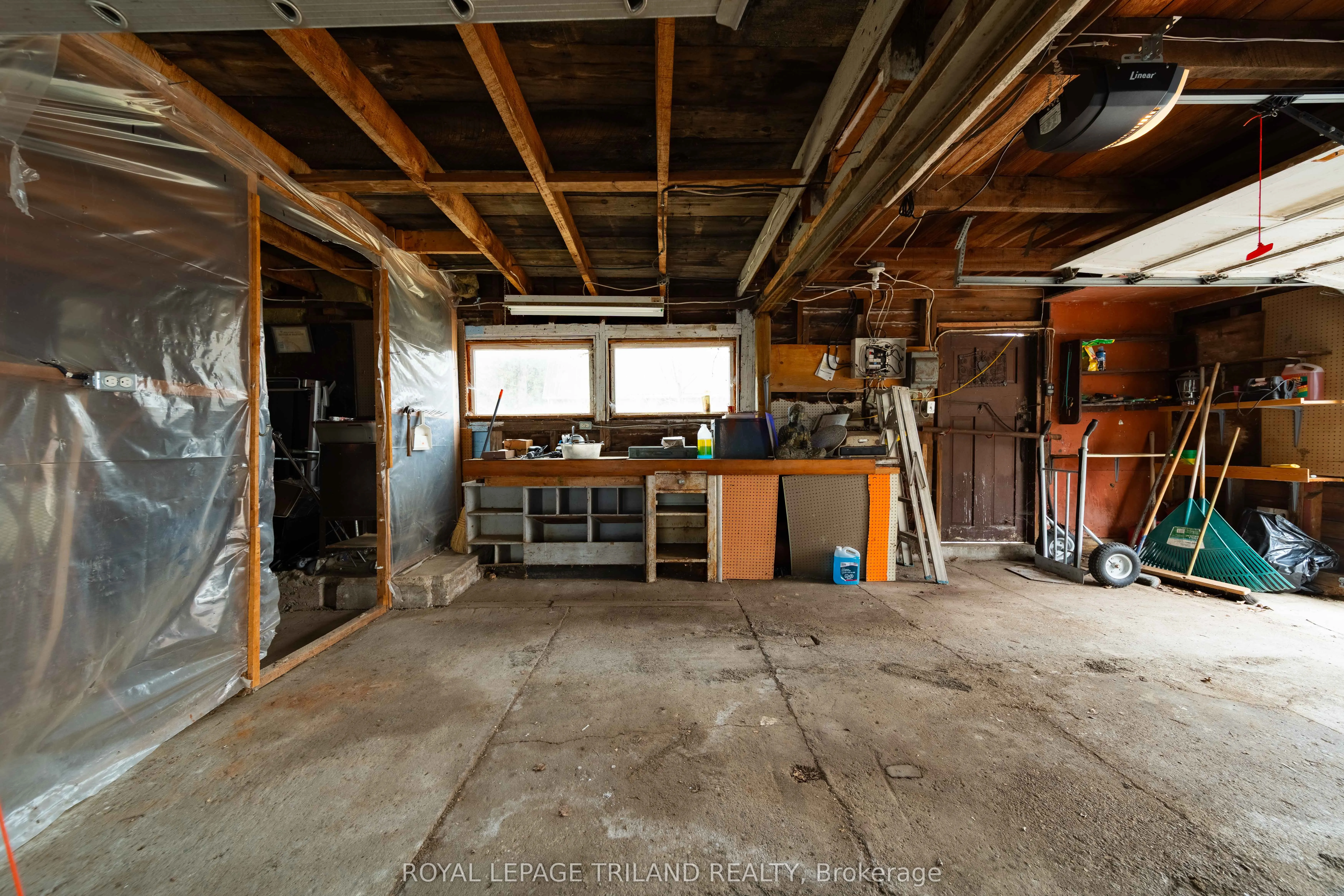 308 John Street S
