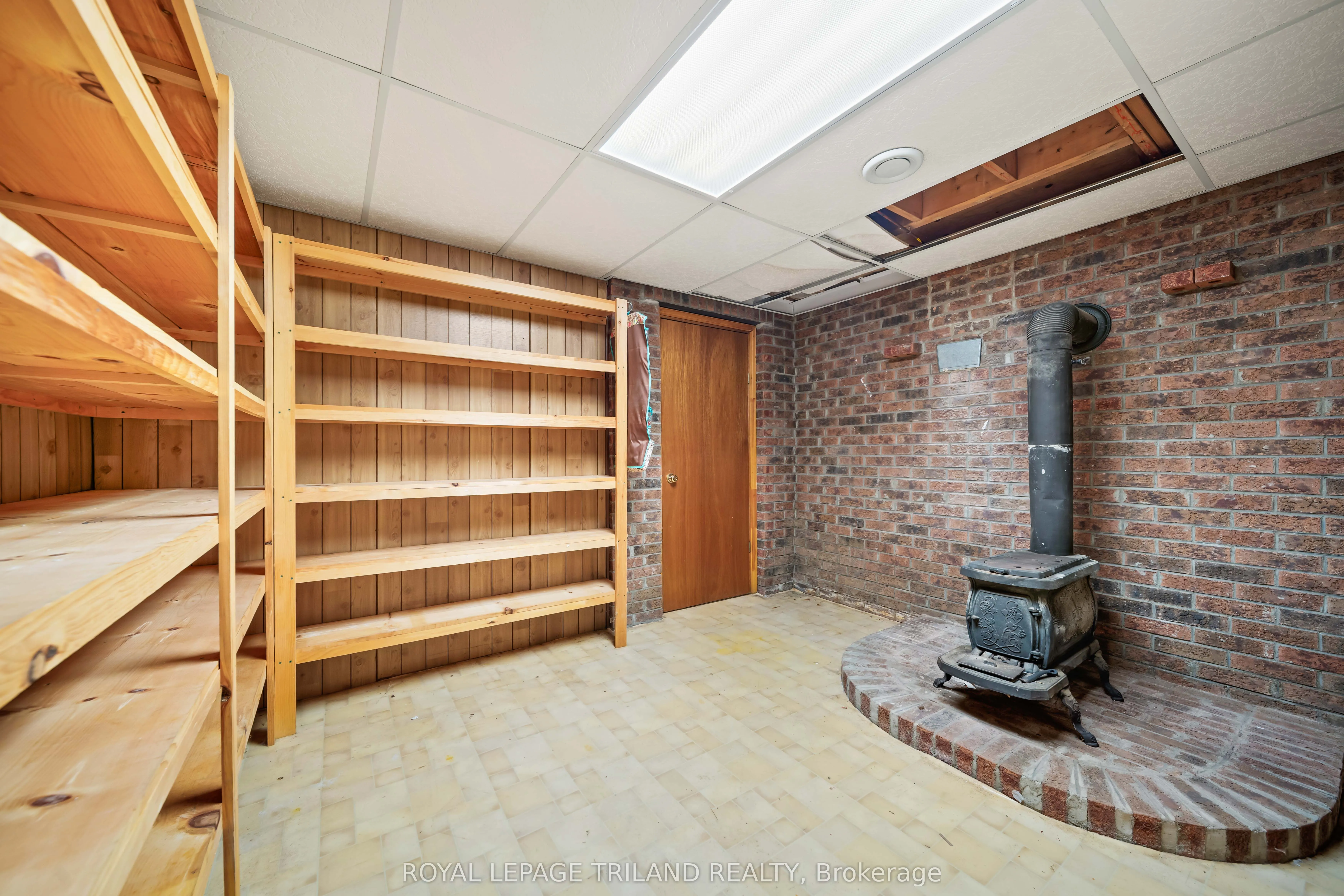 308 John Street S