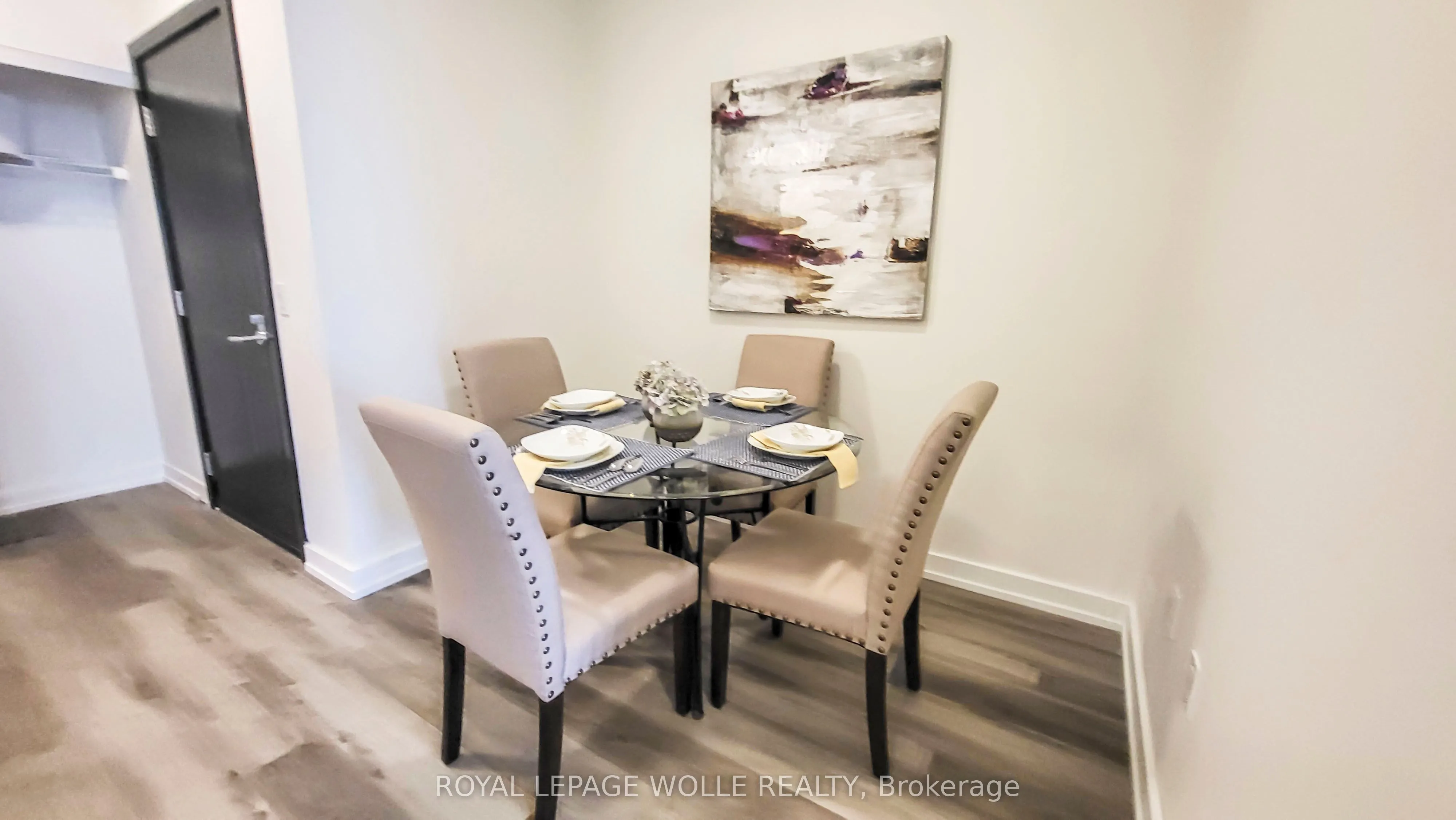 15 Wellington Street S #304