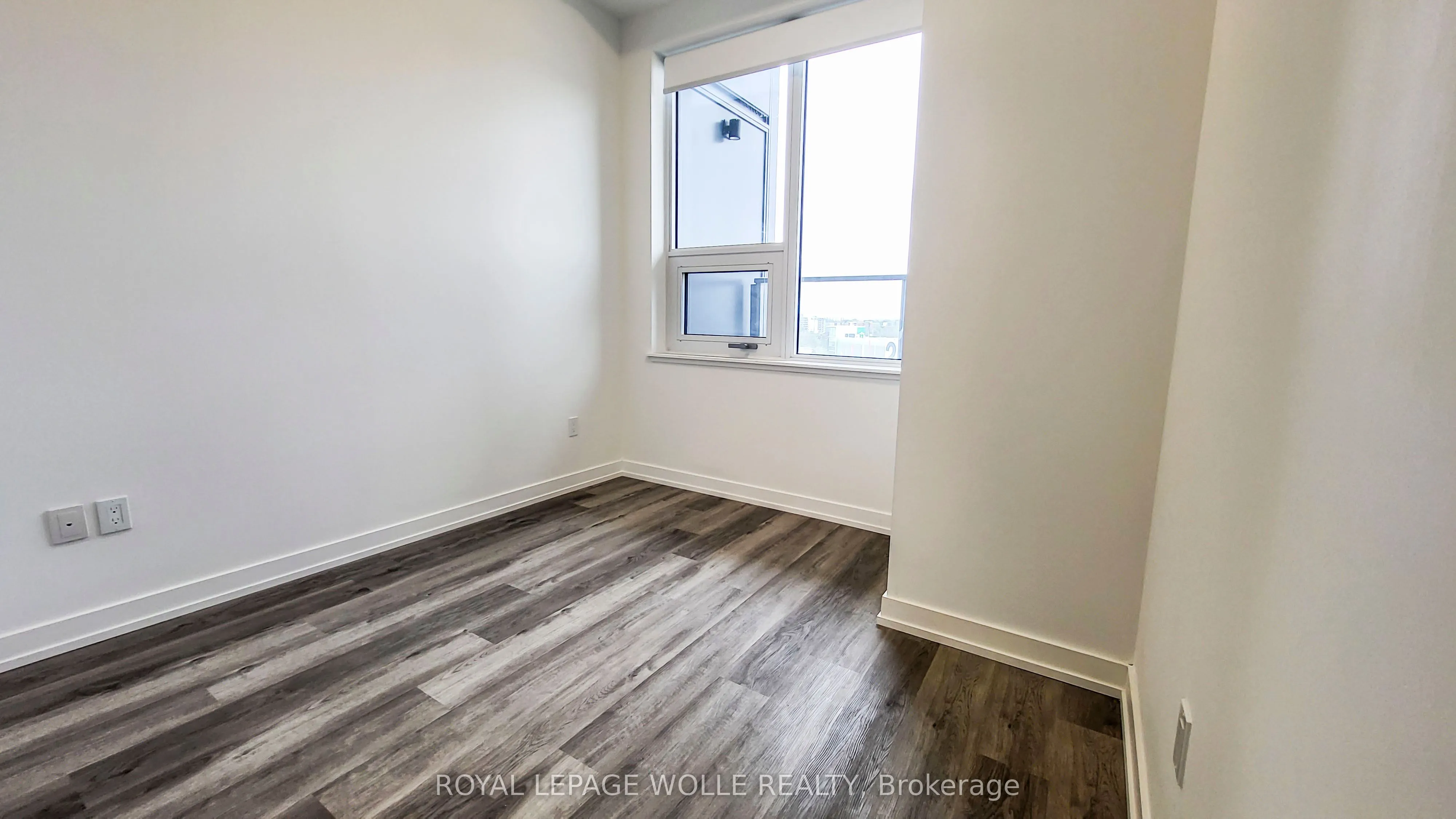 15 Wellington Street S #304