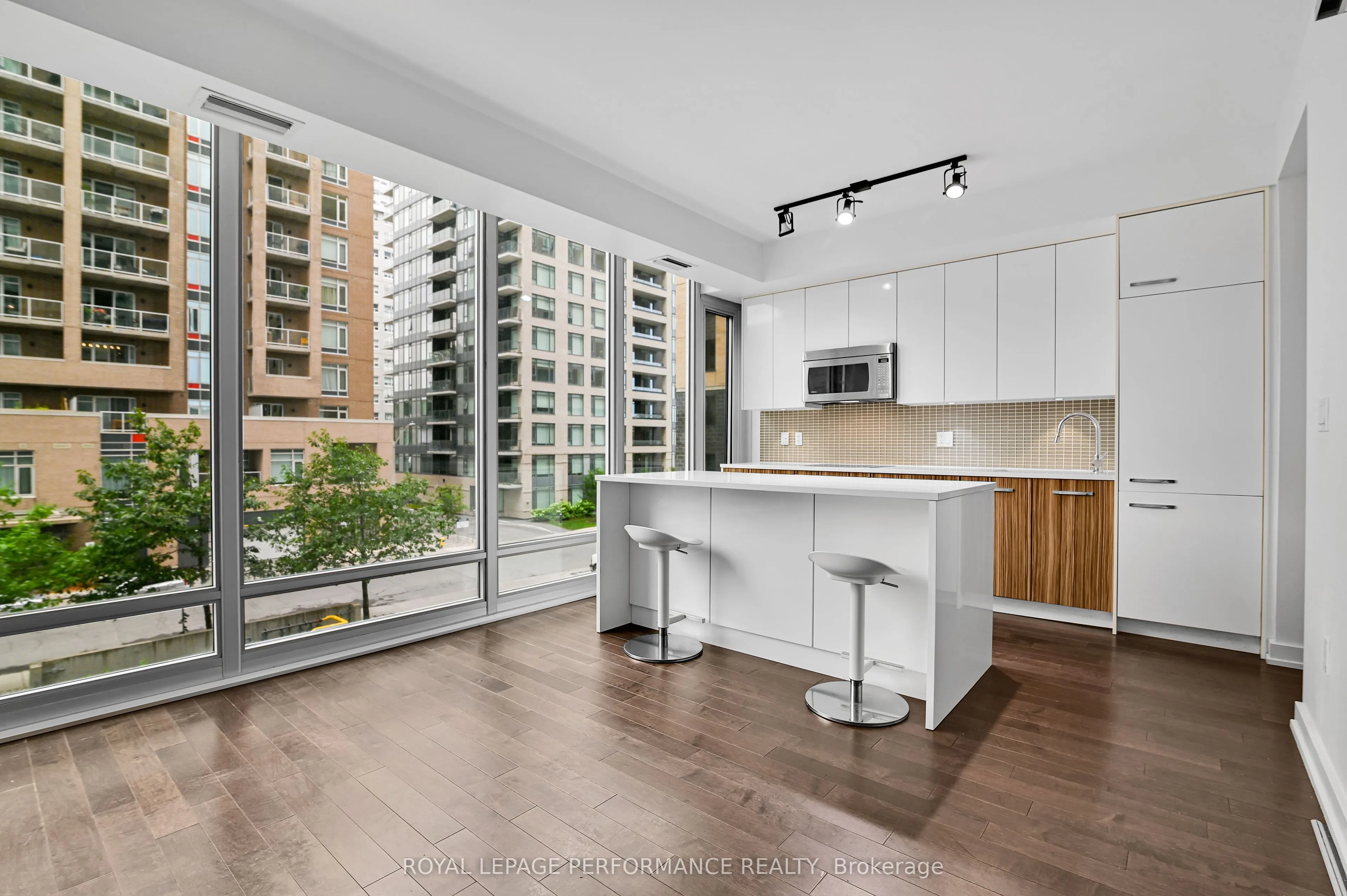 111 Champagne Avenue S #202