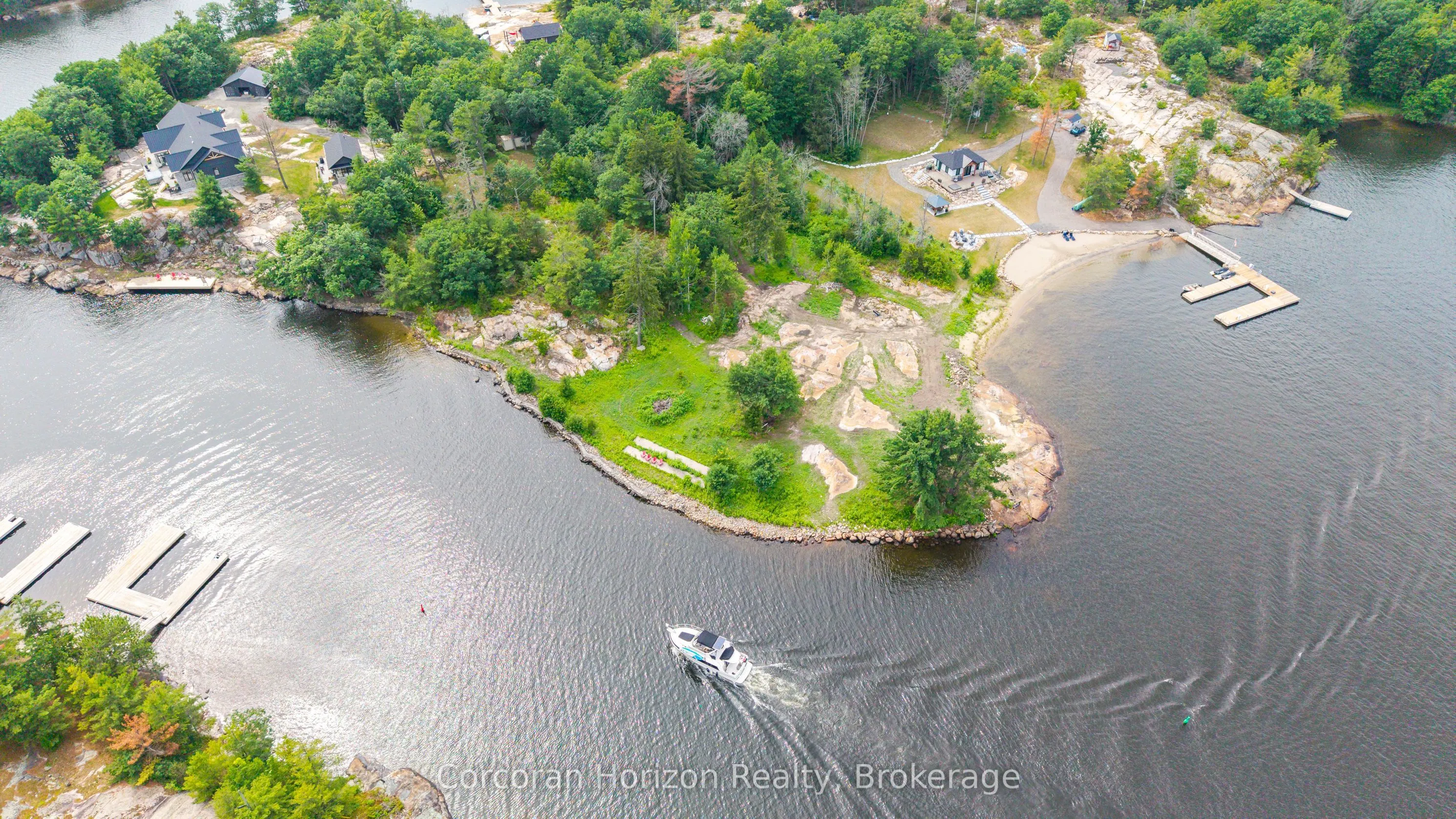 16 ISLAND 810/ROYAL ISLAND