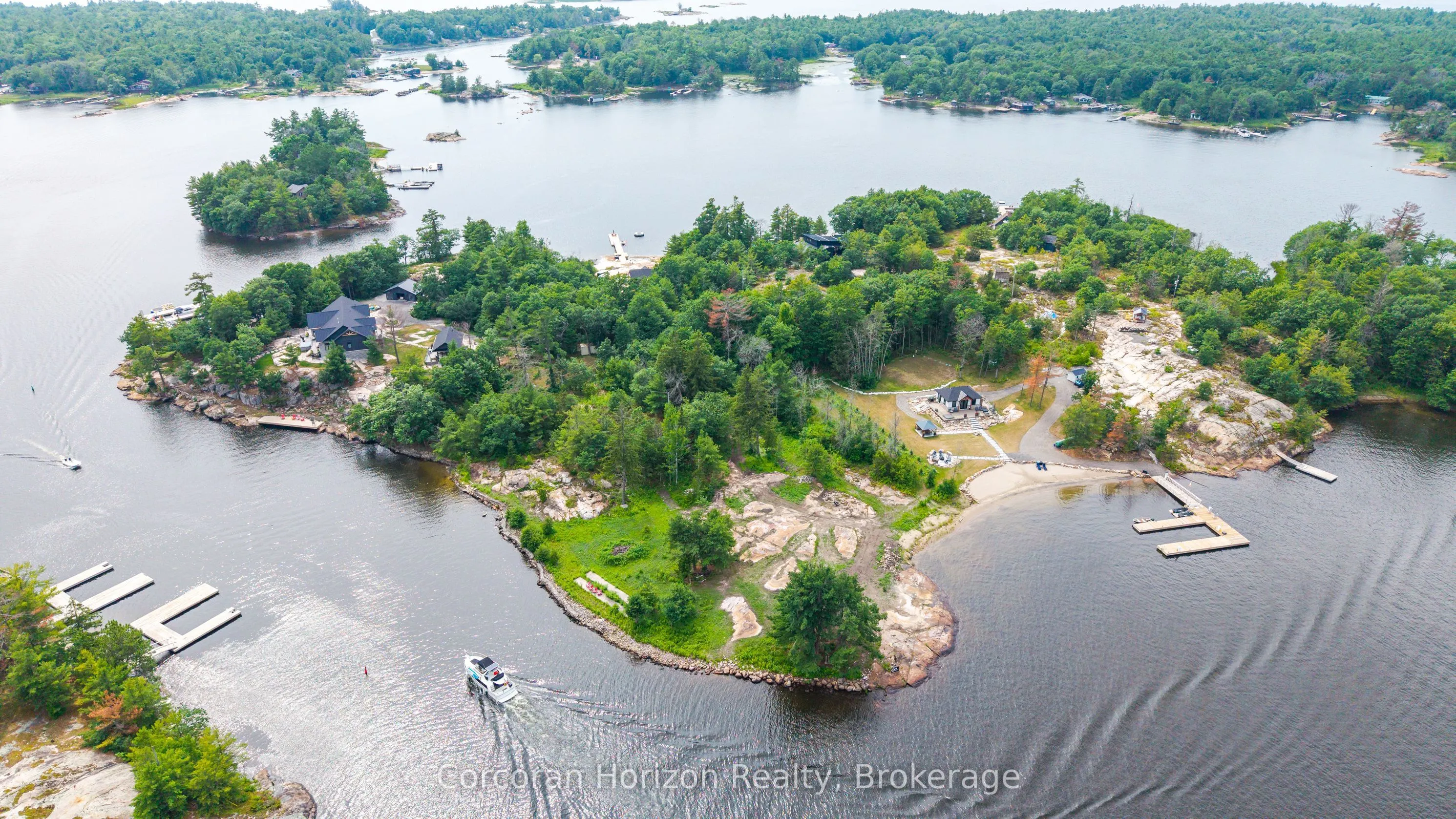 16 ISLAND 810/ROYAL ISLAND