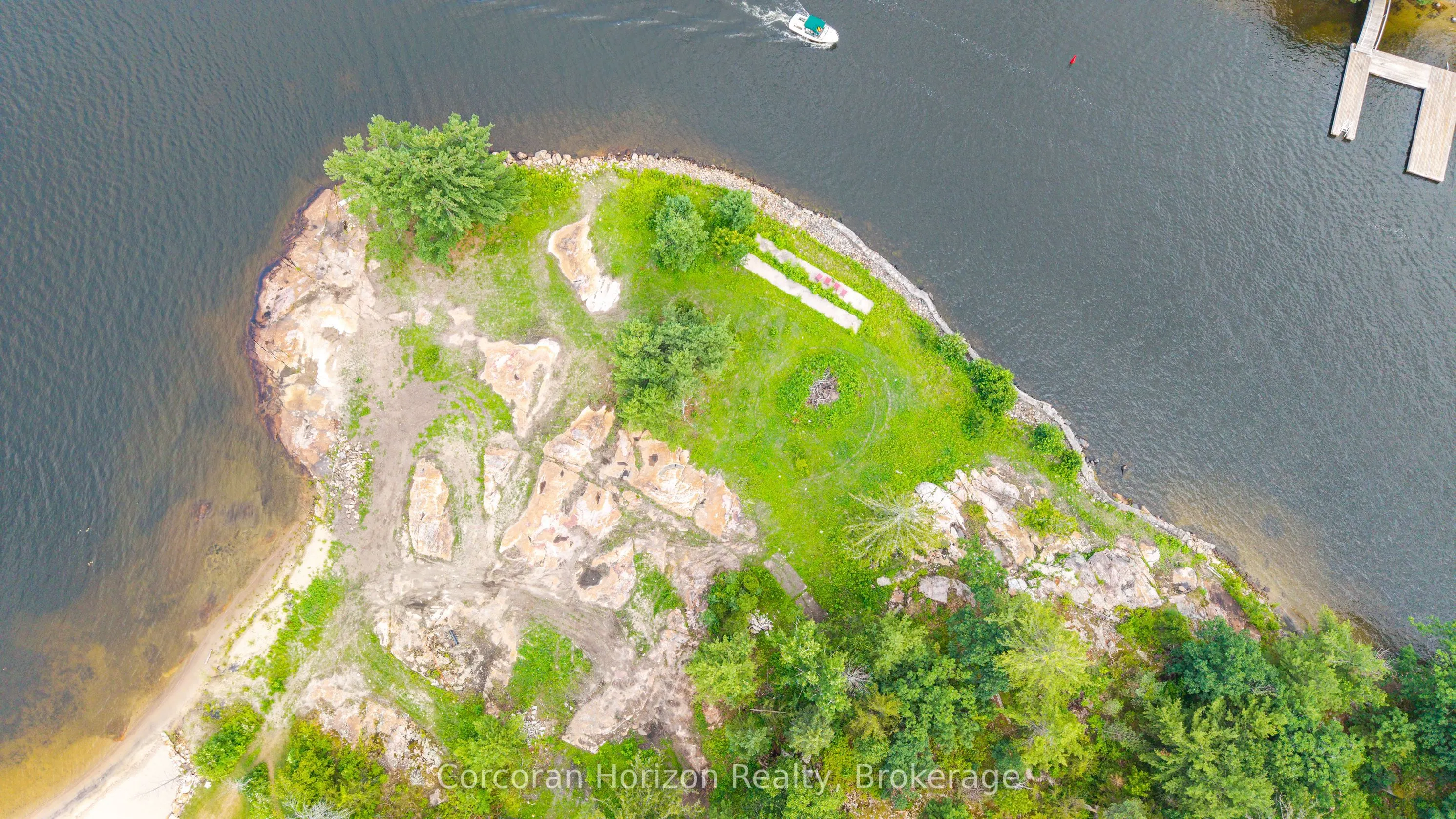 16 ISLAND 810/ROYAL ISLAND
