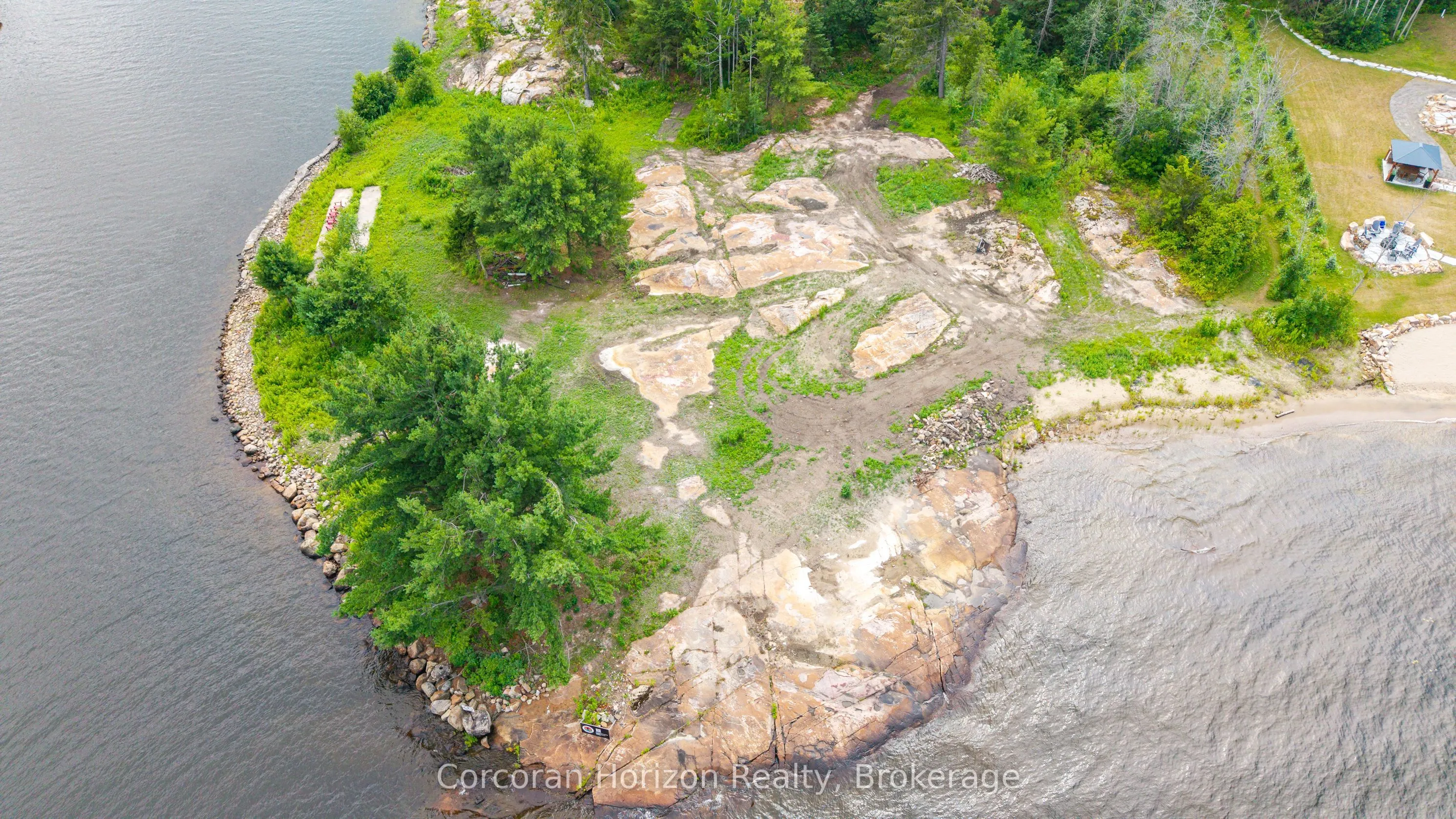 16 ISLAND 810/ROYAL ISLAND