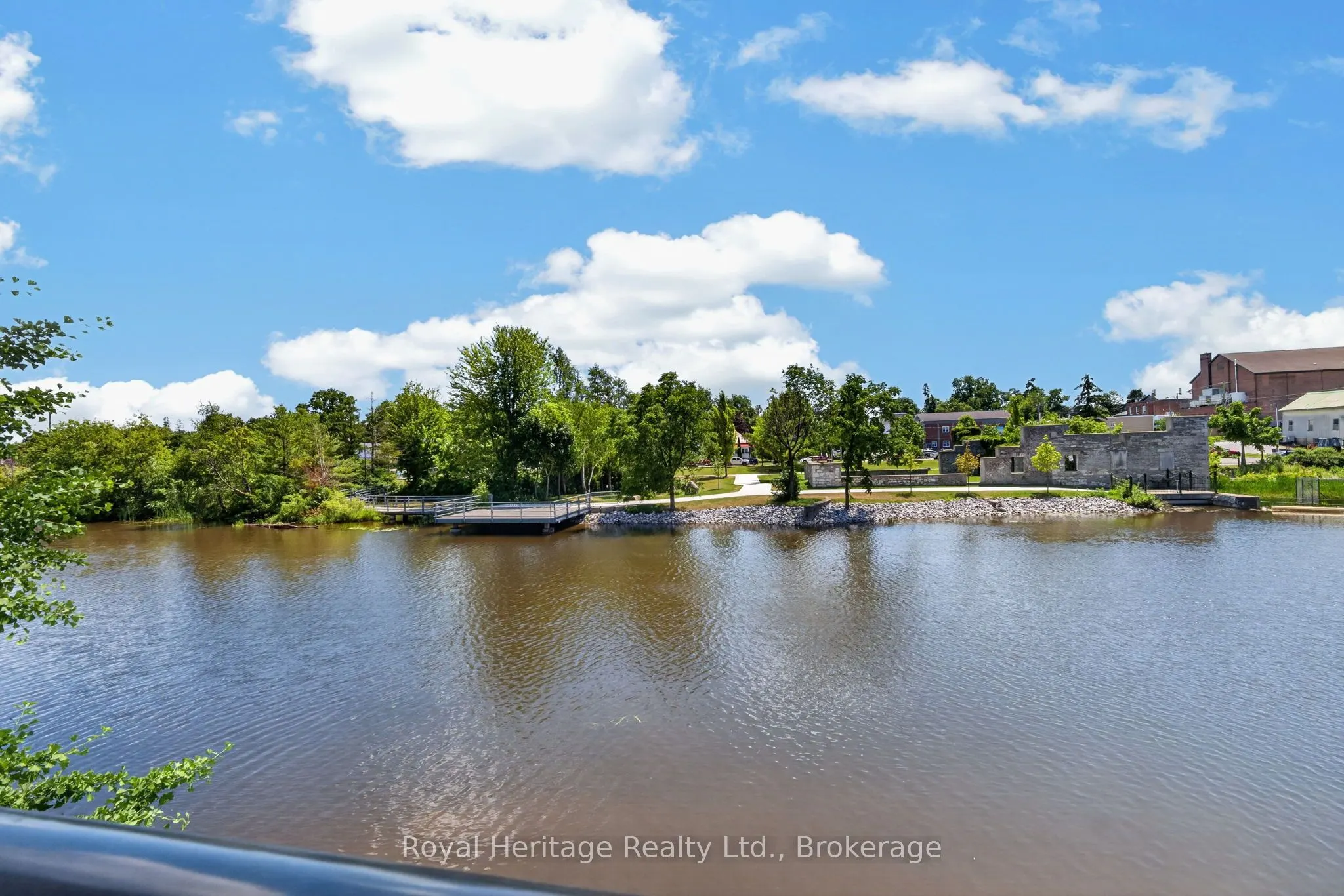 25 King Street #204