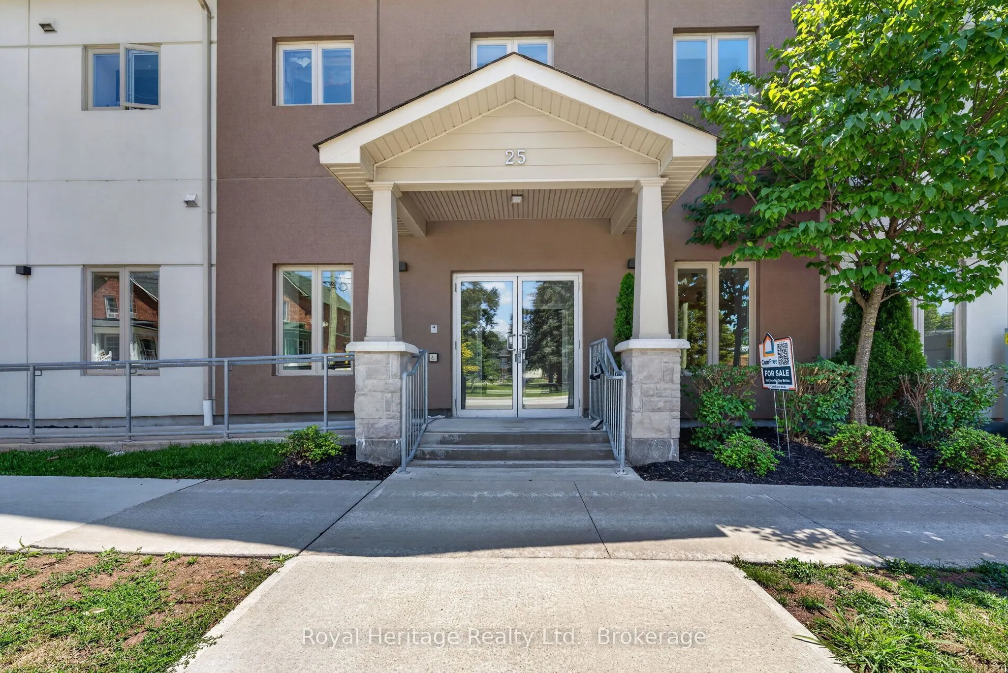 25 King Street #204