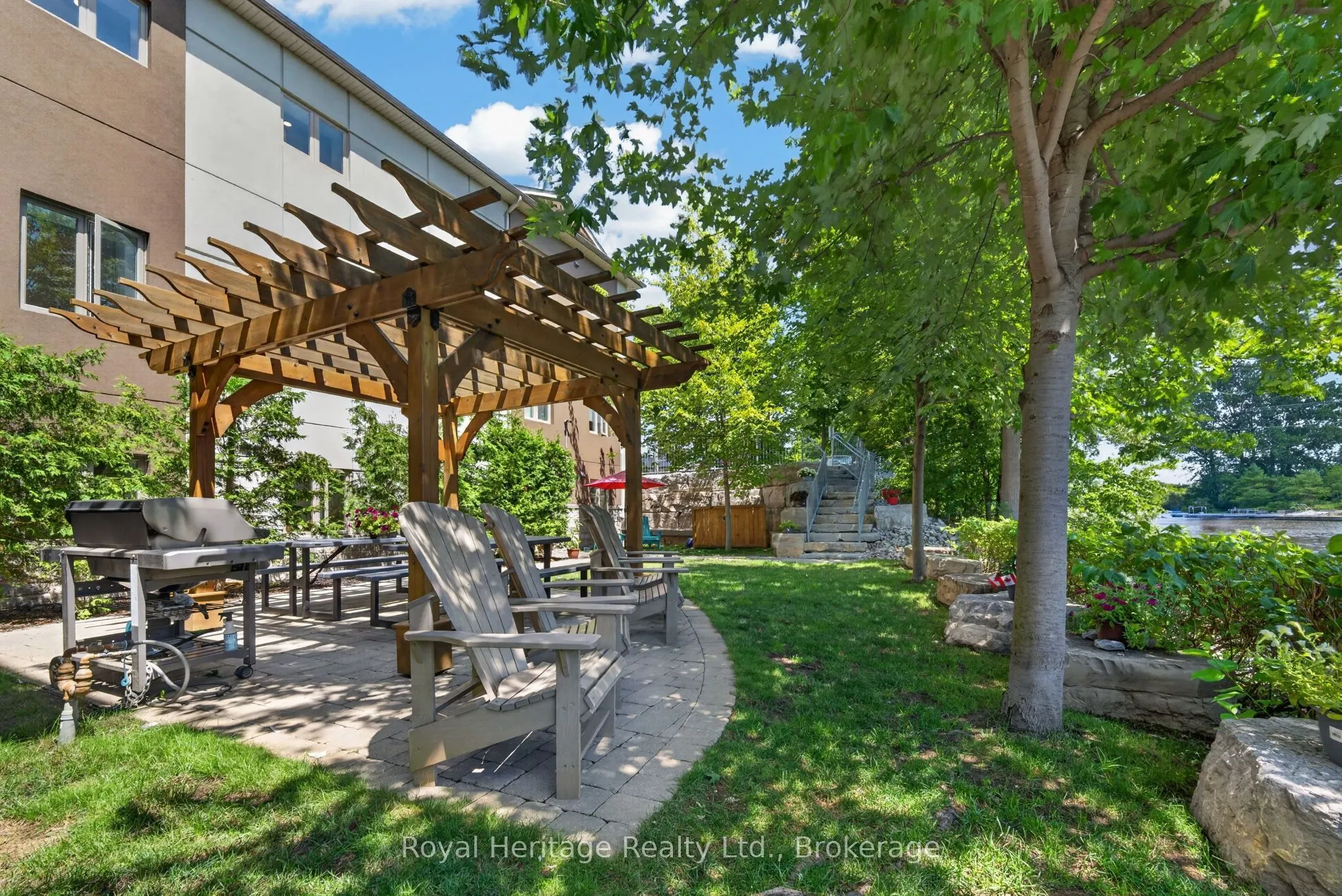 25 King Street #204