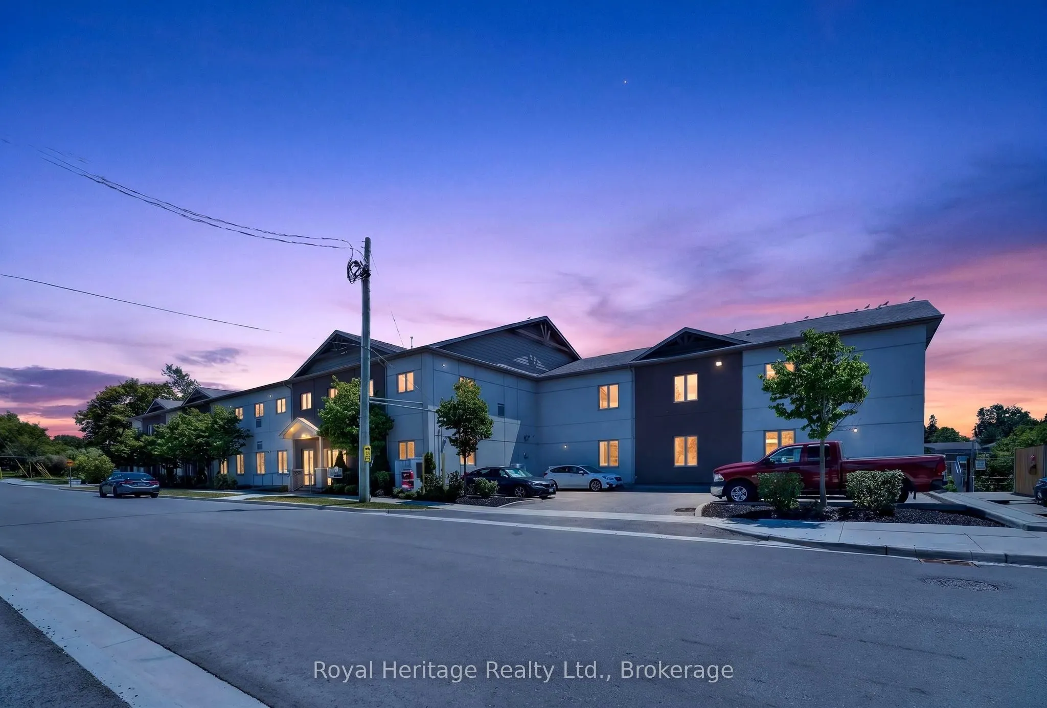 25 King Street #204