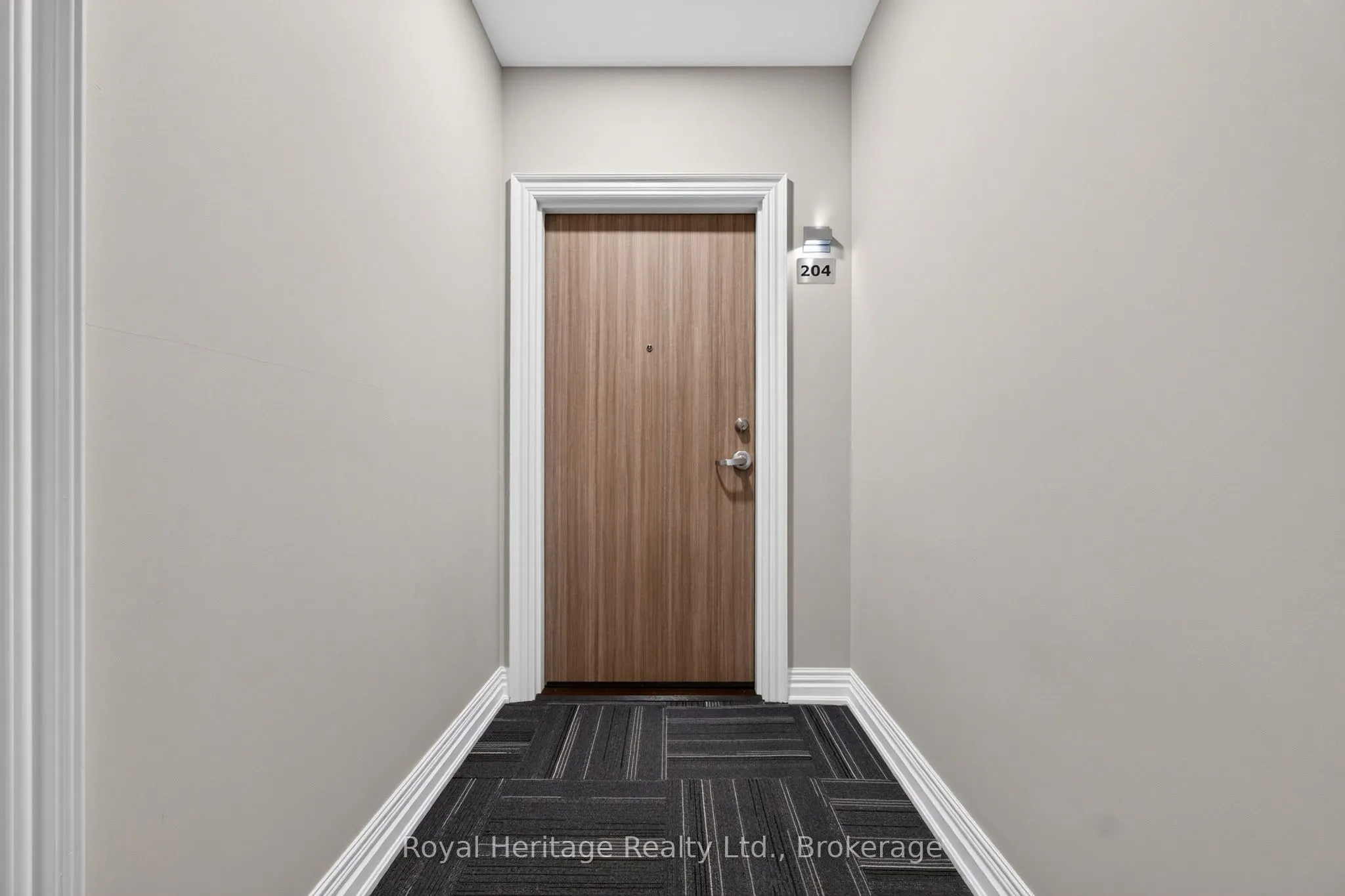 25 King Street #204