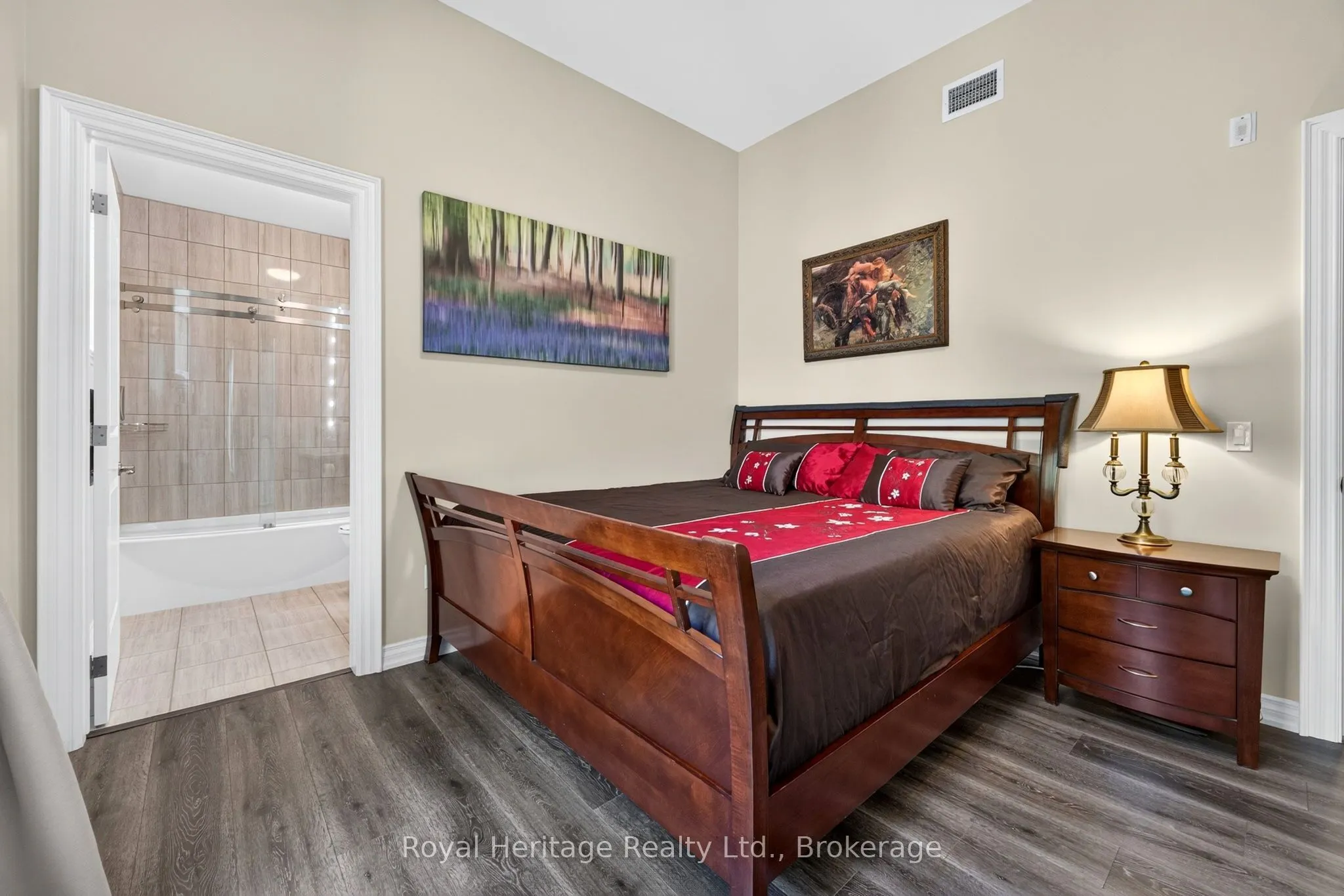 25 King Street #204