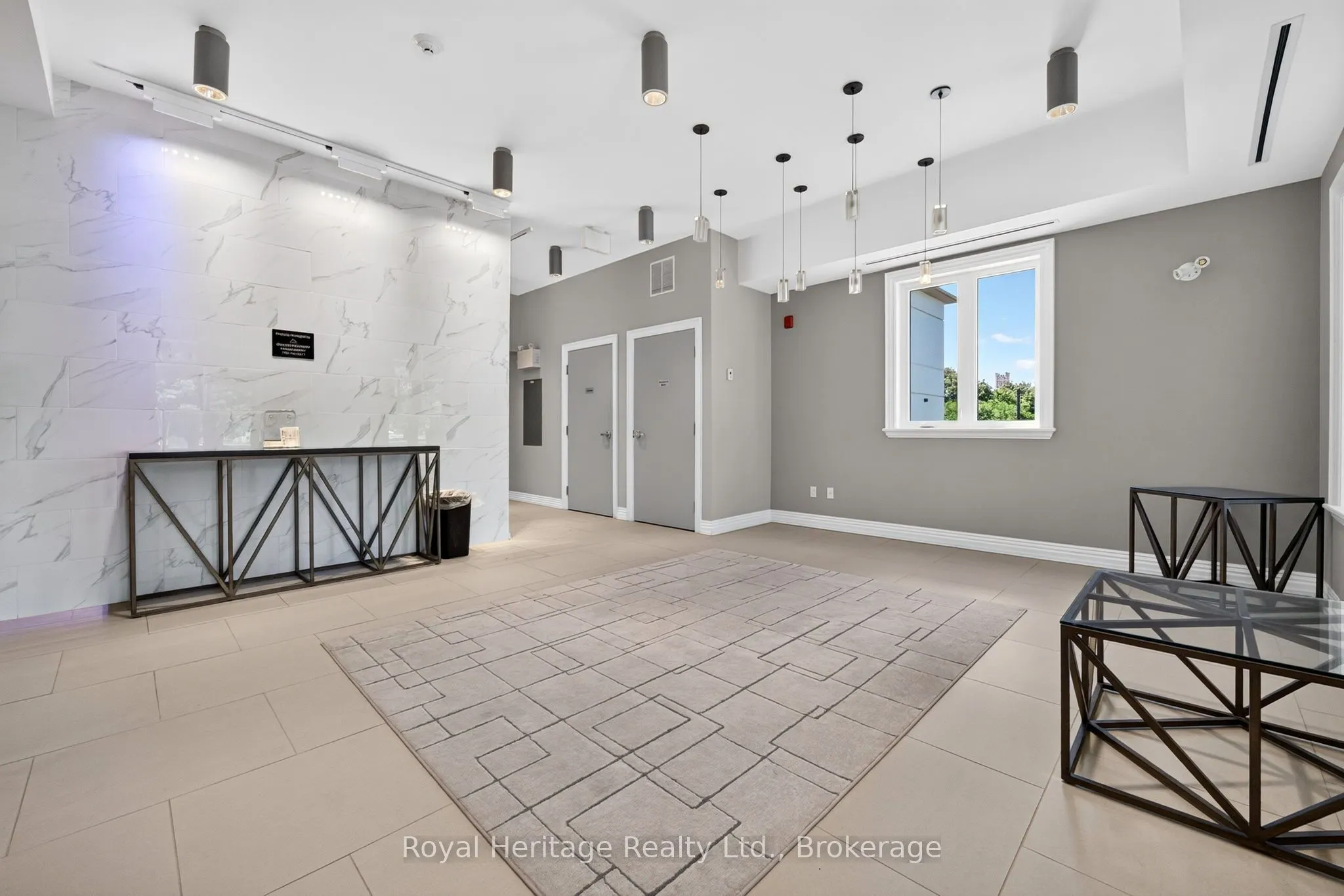 25 King Street #204