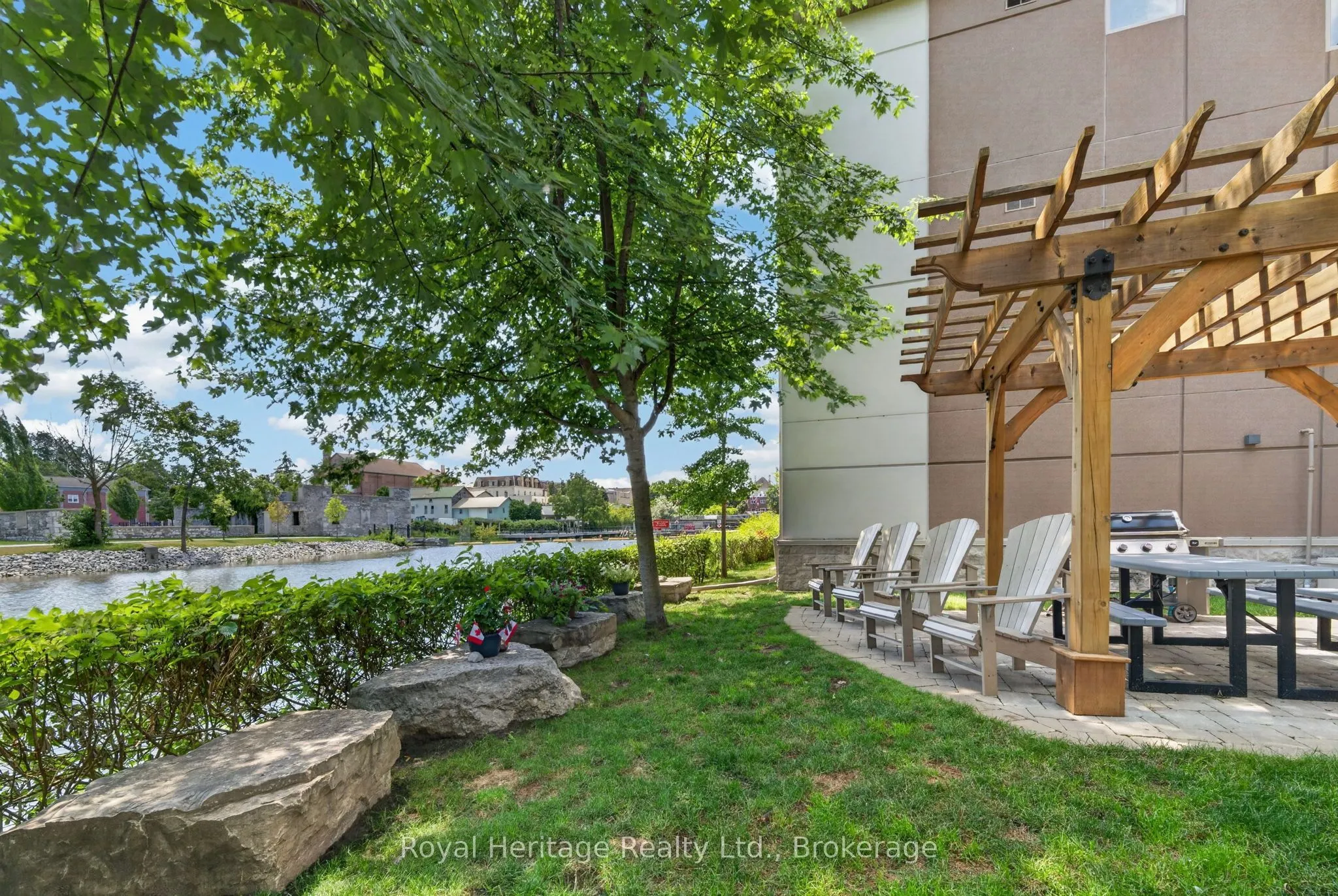 25 King Street #204
