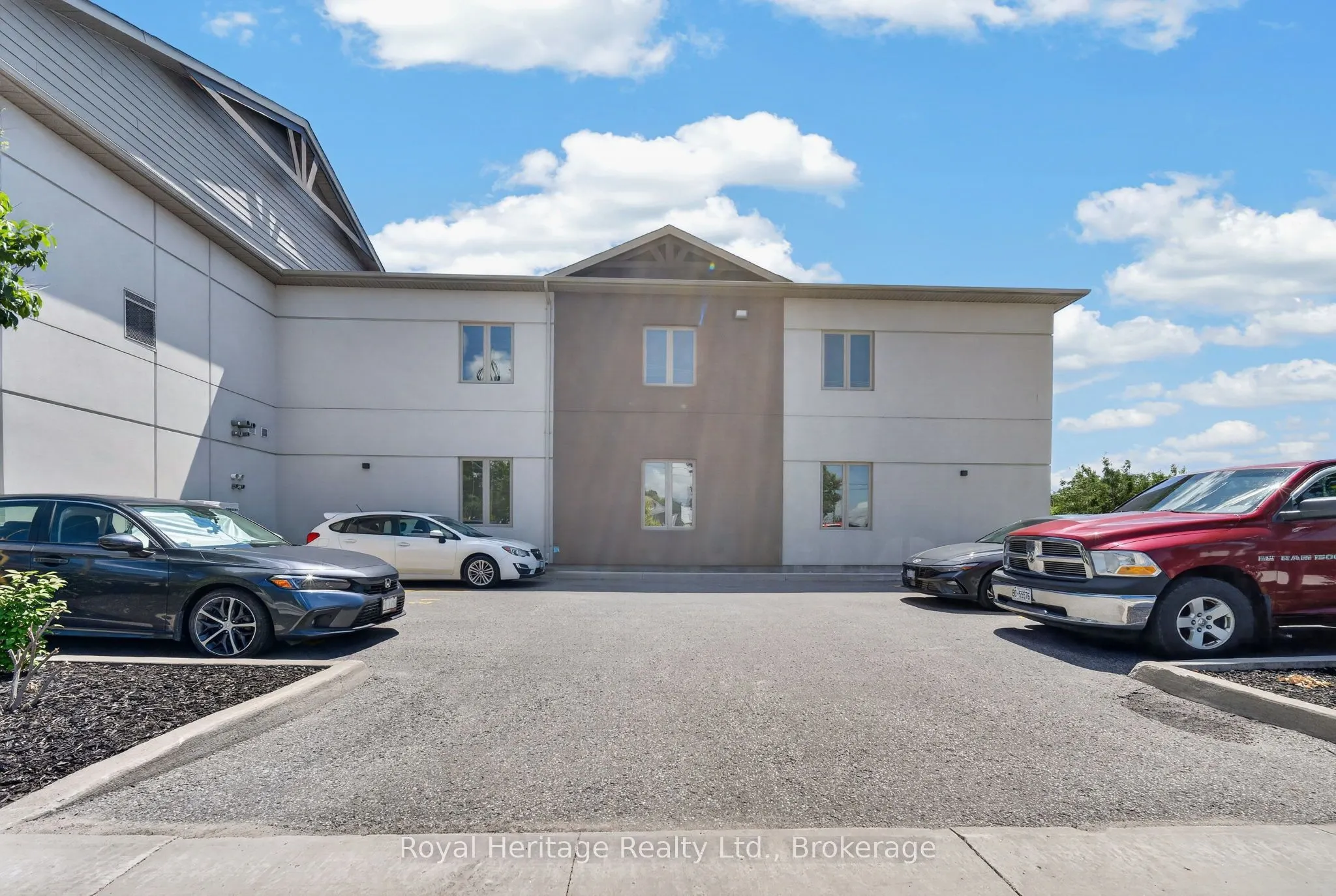 25 King Street #204
