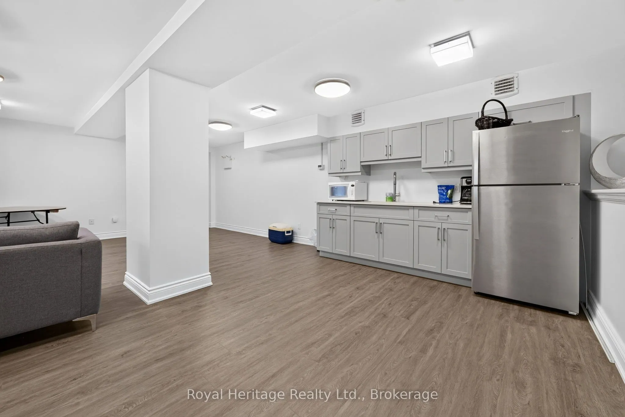 25 King Street #204