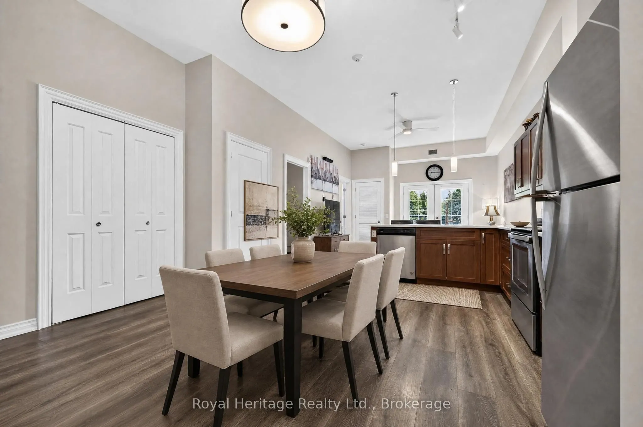 25 King Street #204