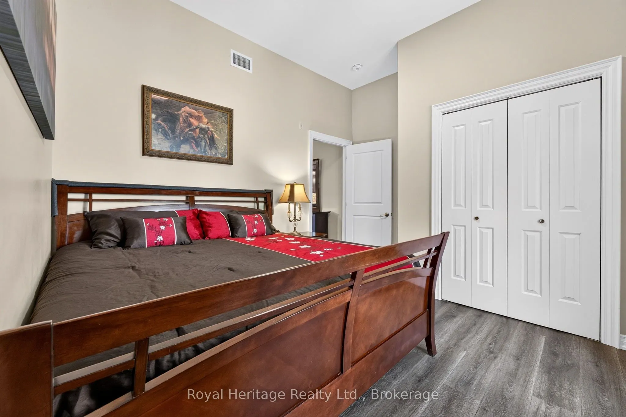 25 King Street #204