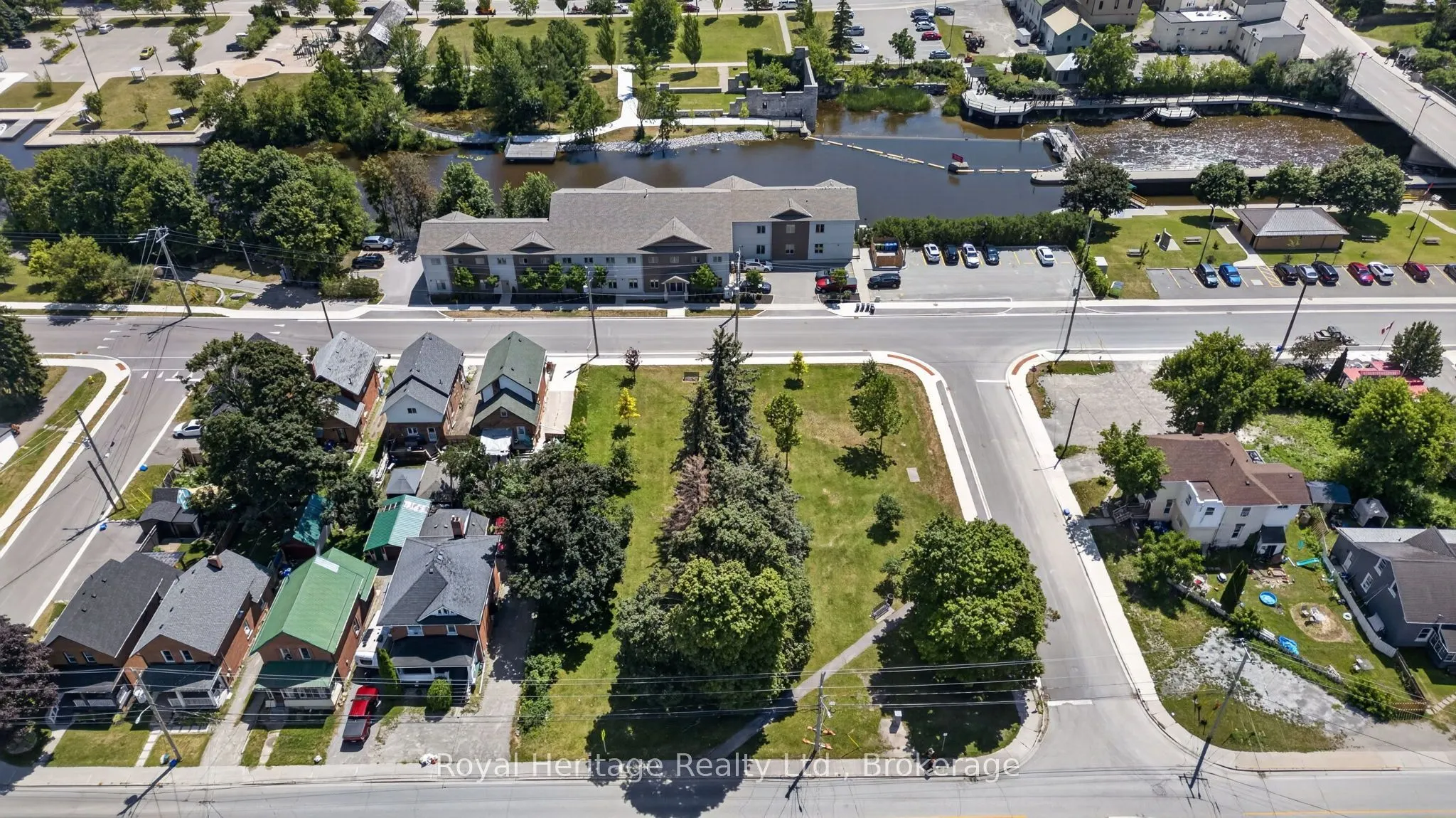 25 King Street #204