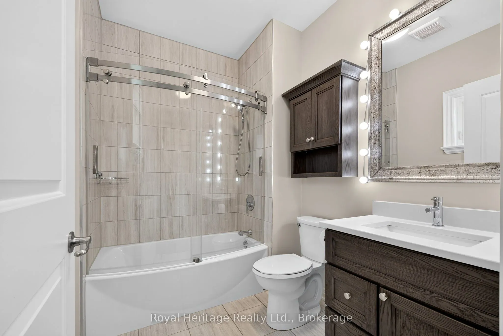 25 King Street #204
