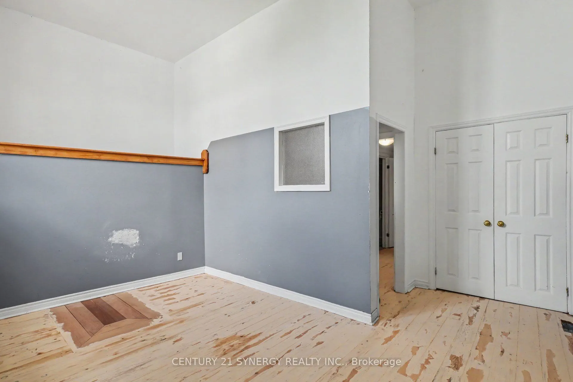 38 Main Street E