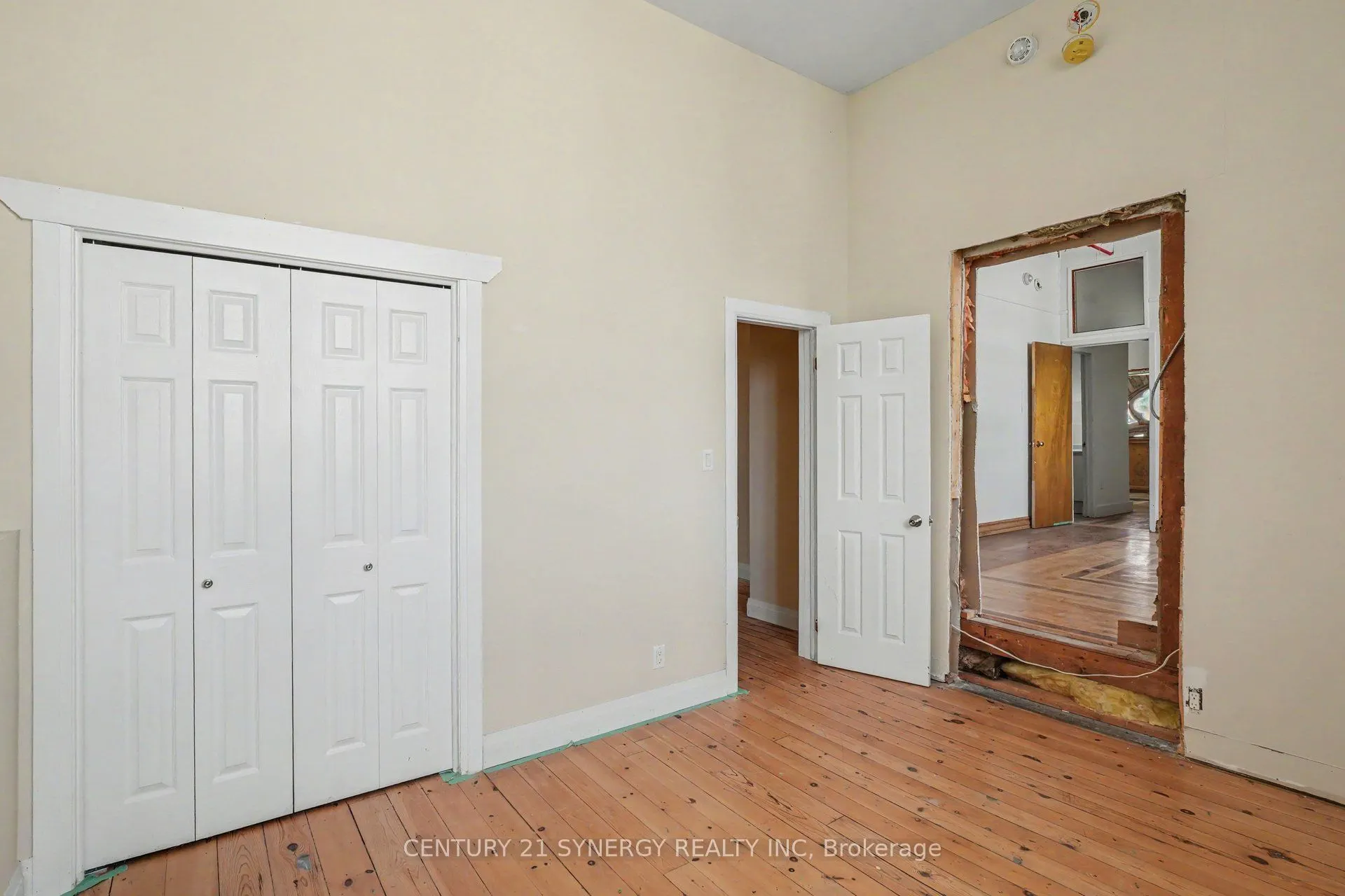 38 Main Street E
