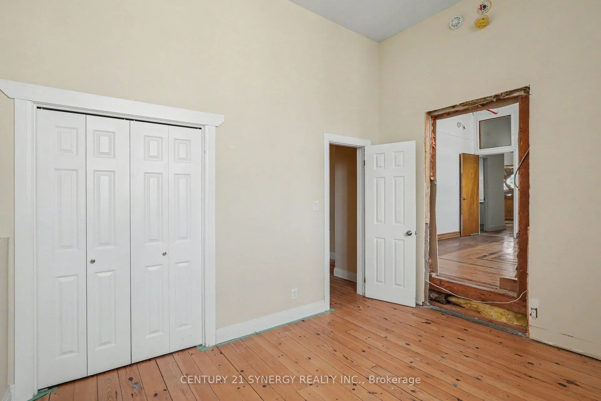 38 Main Street E