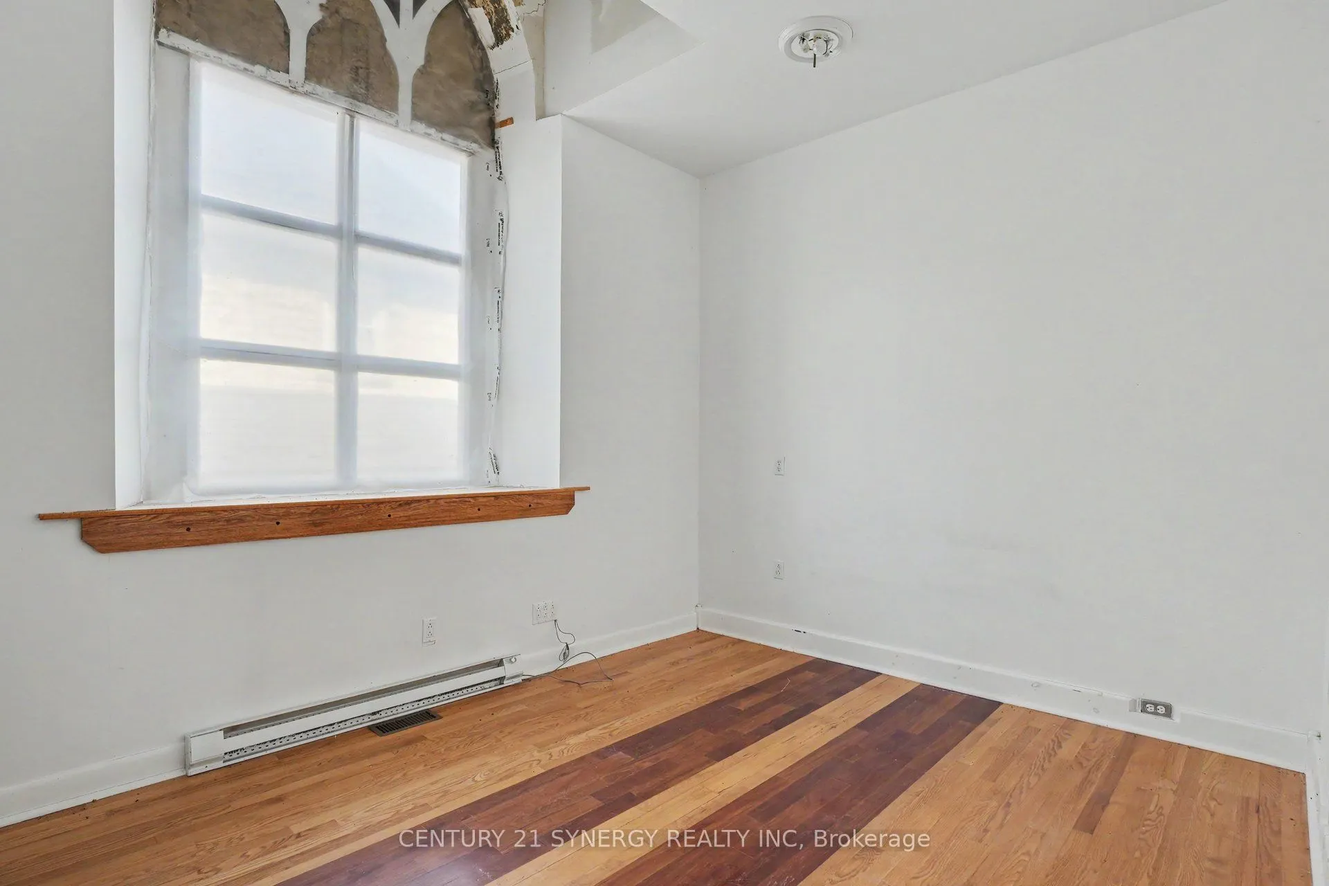 38 Main Street E