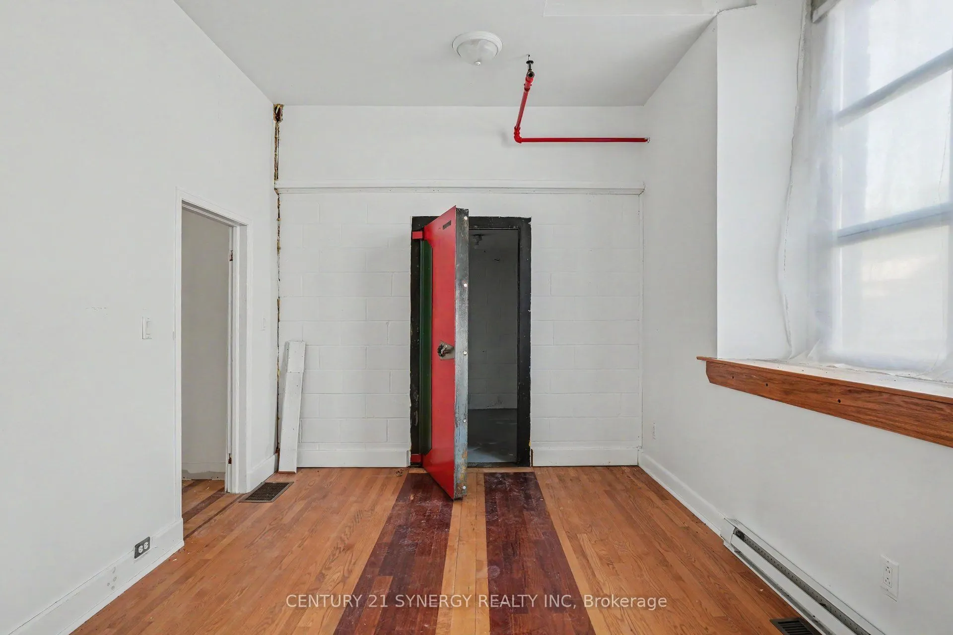 38 Main Street E