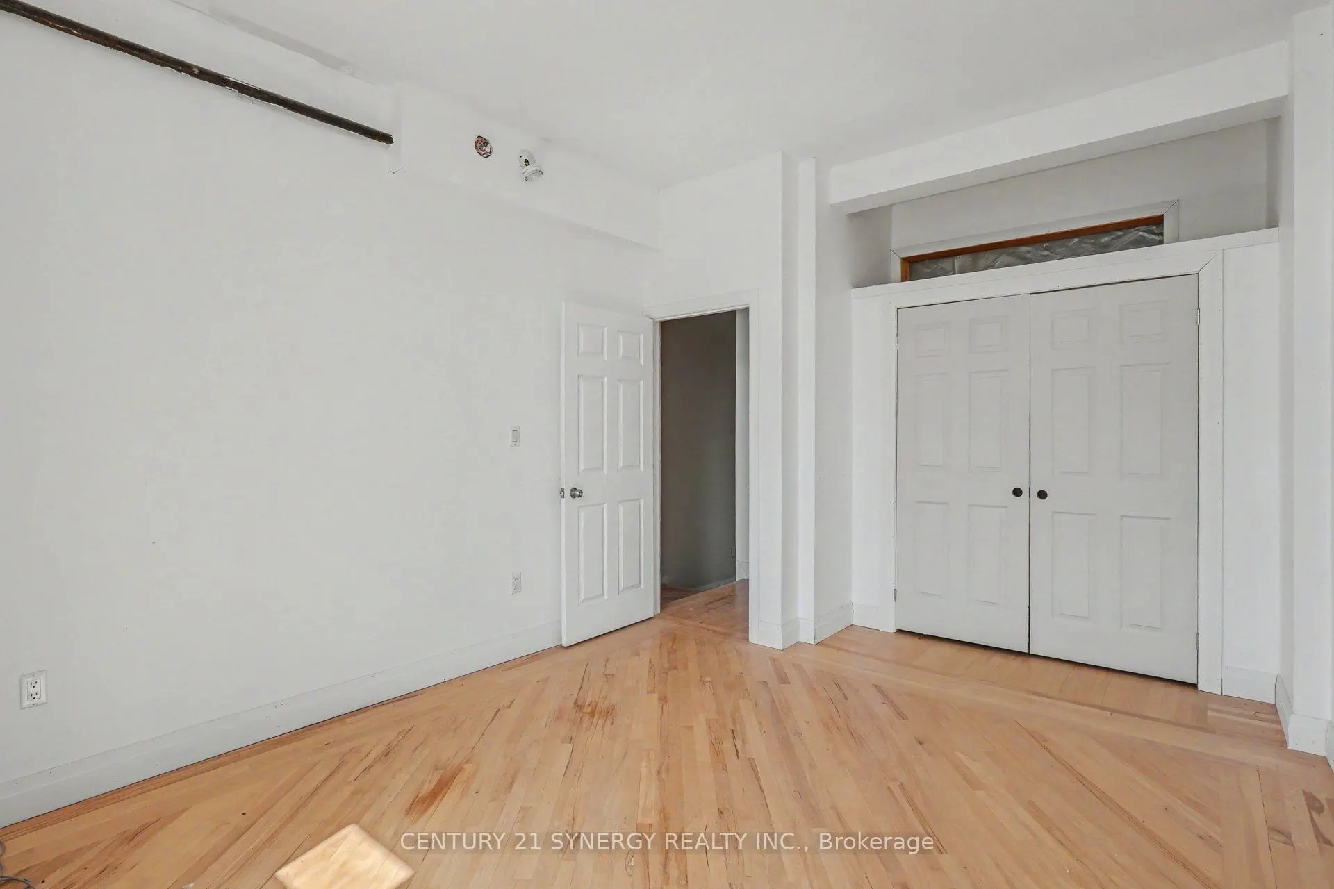 38 Main Street E