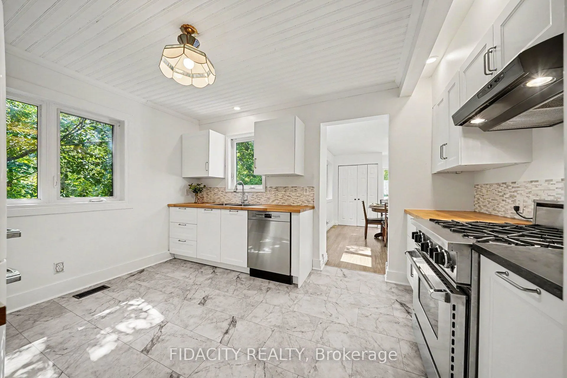 6811 Flewellyn Road