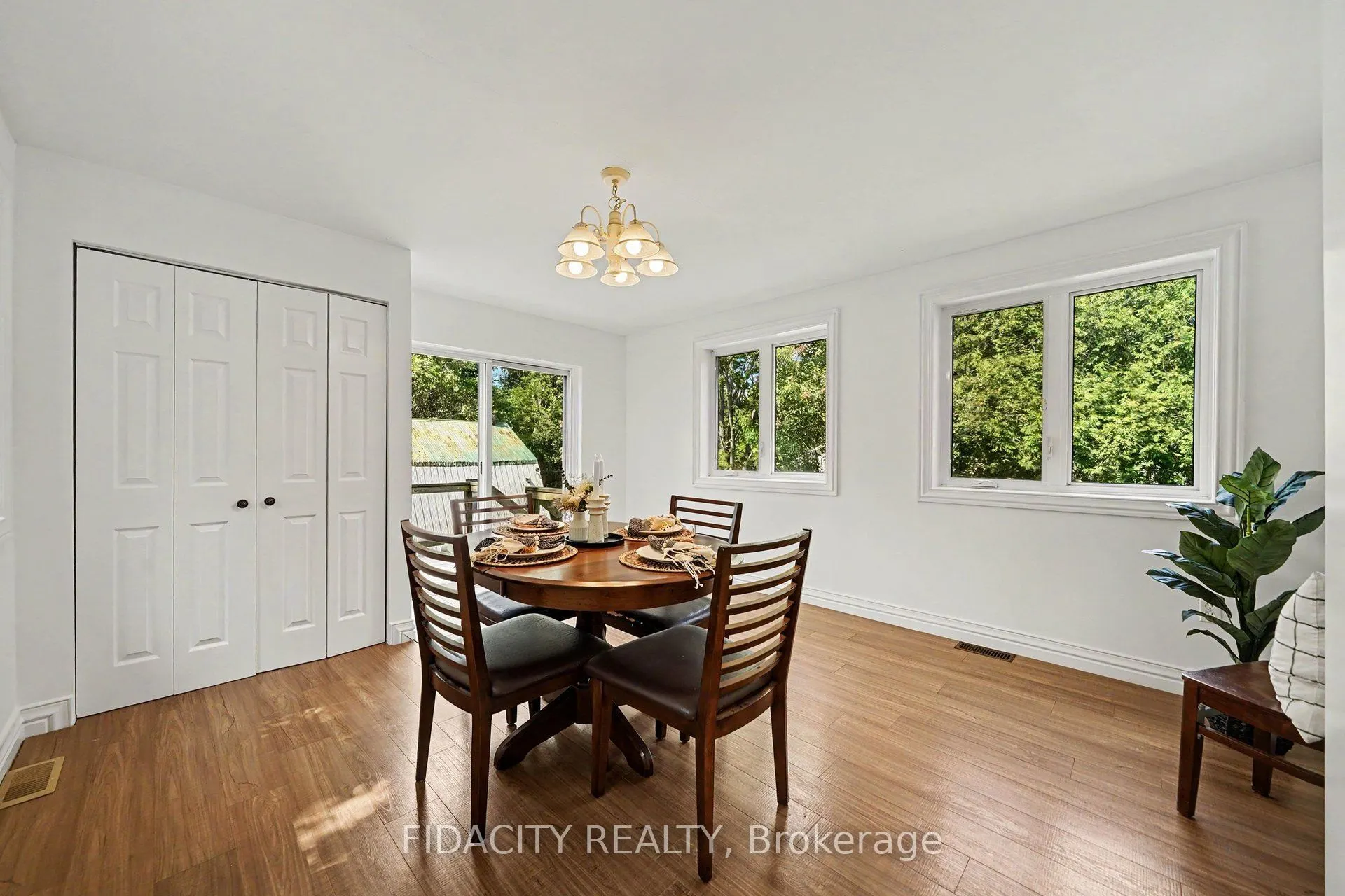 6811 Flewellyn Road