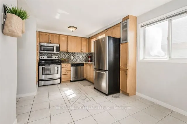 110 Steeles Crescent