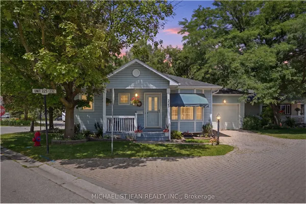 225 Silverbirch Boulevard