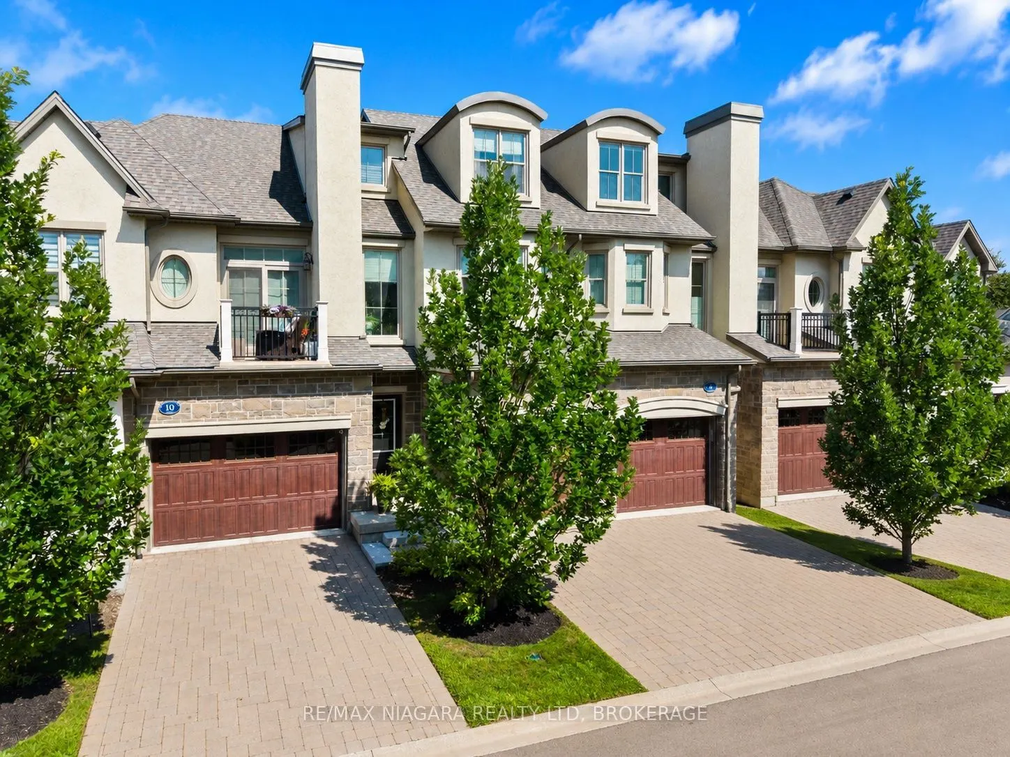 8 St. Andrews Lane S #8