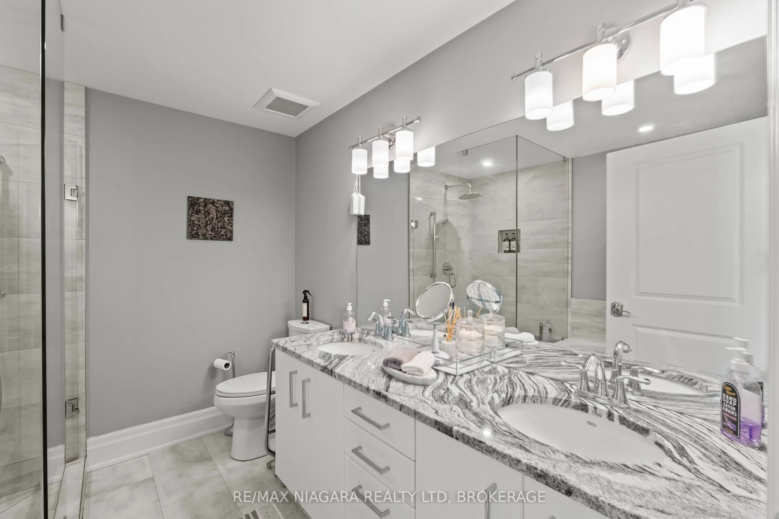 8 St. Andrews Lane S #8