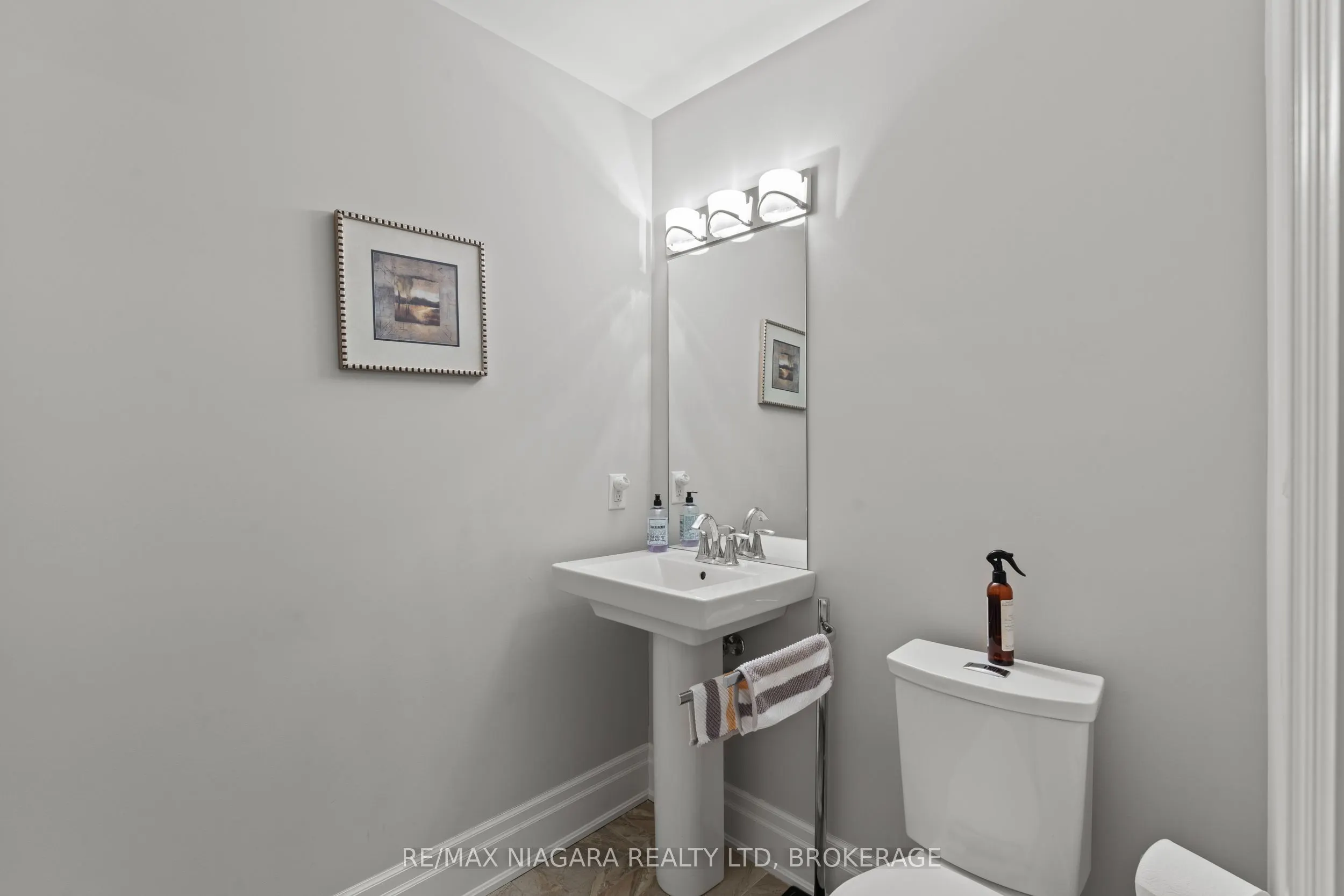 8 St. Andrews Lane S #8