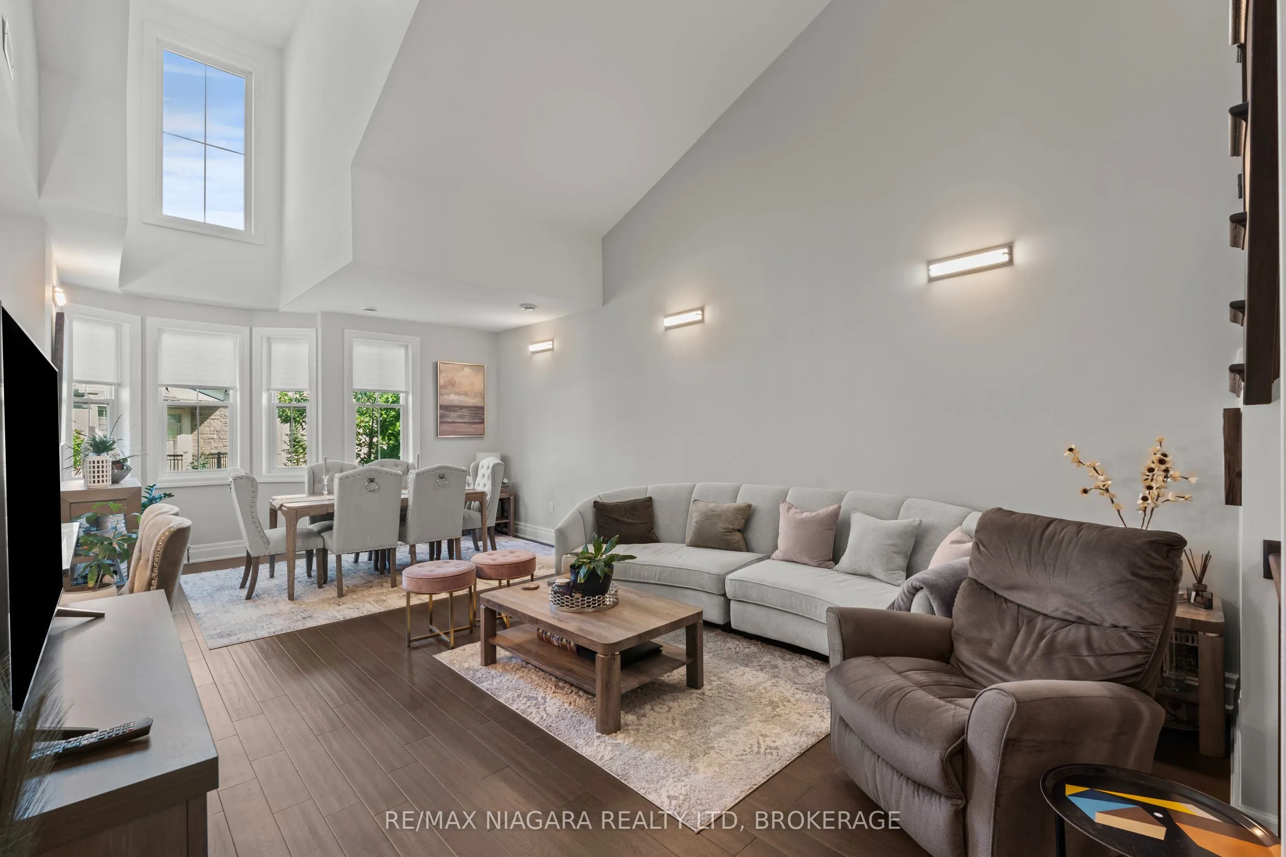 8 St. Andrews Lane S #8