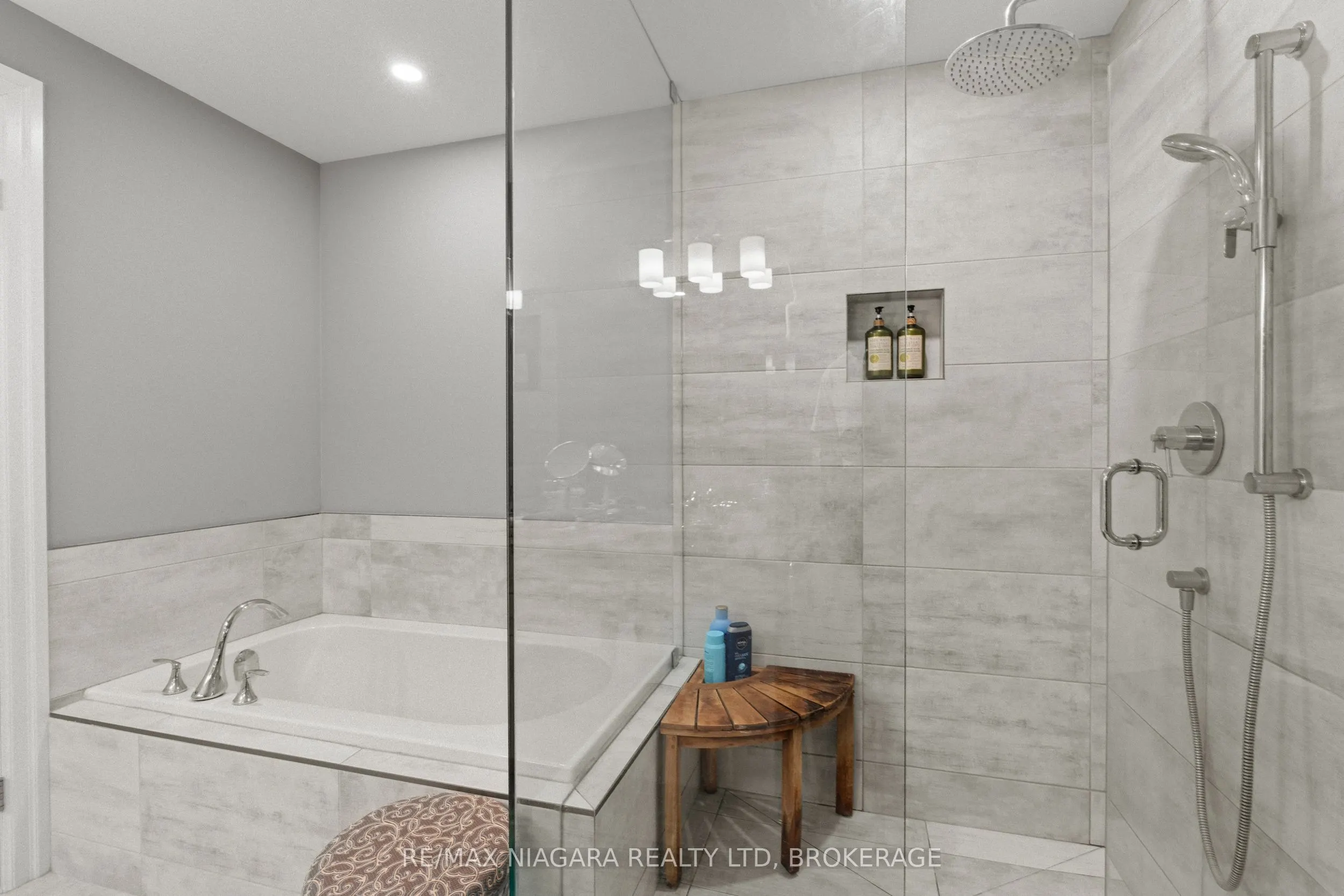 8 St. Andrews Lane S #8