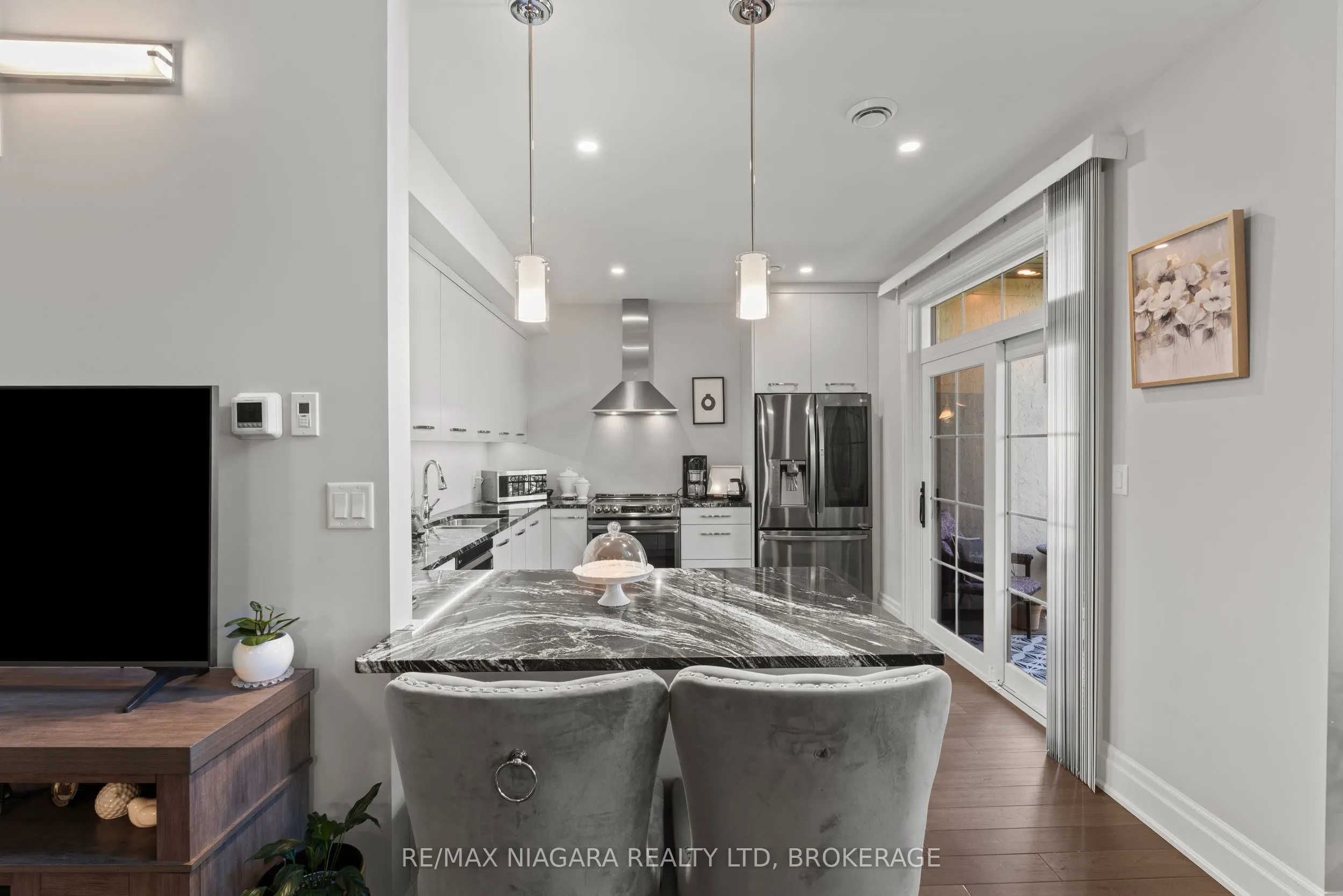 8 St. Andrews Lane S #8
