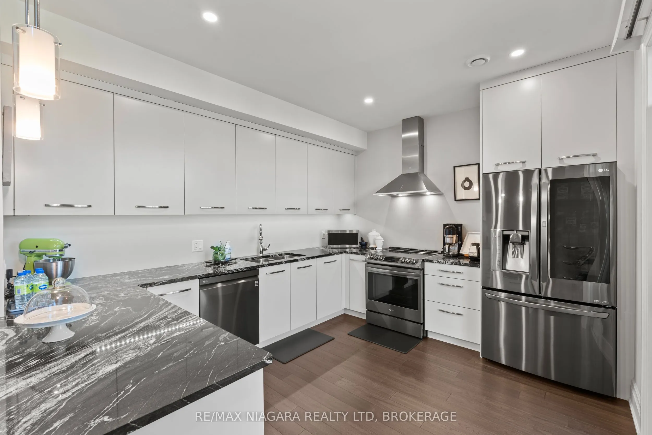 8 St. Andrews Lane S #8