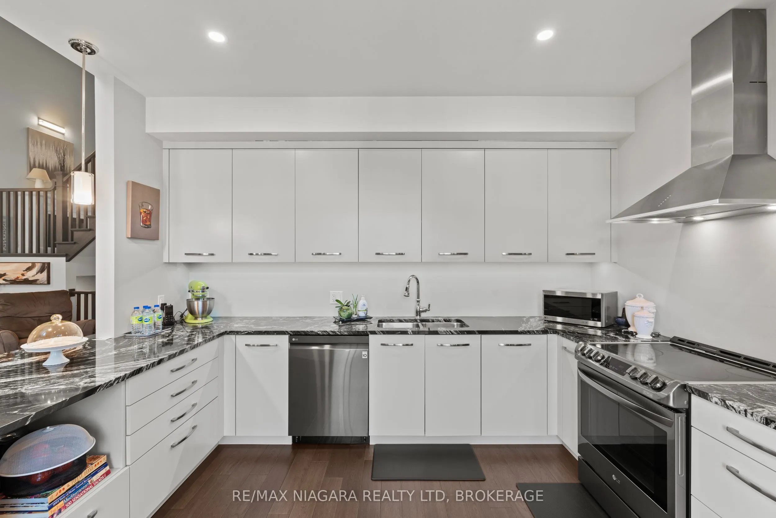 8 St. Andrews Lane S #8