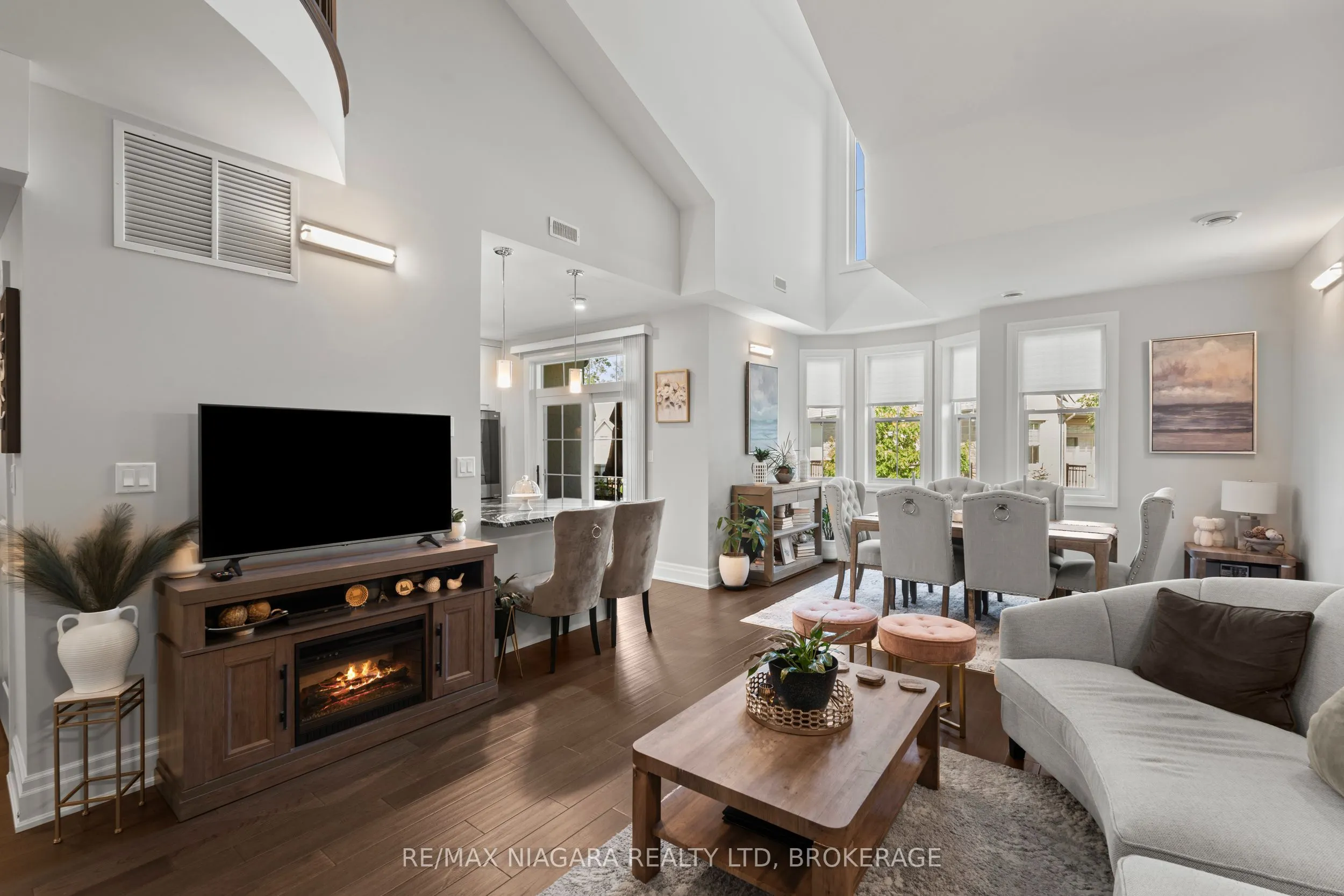 8 St. Andrews Lane S #8