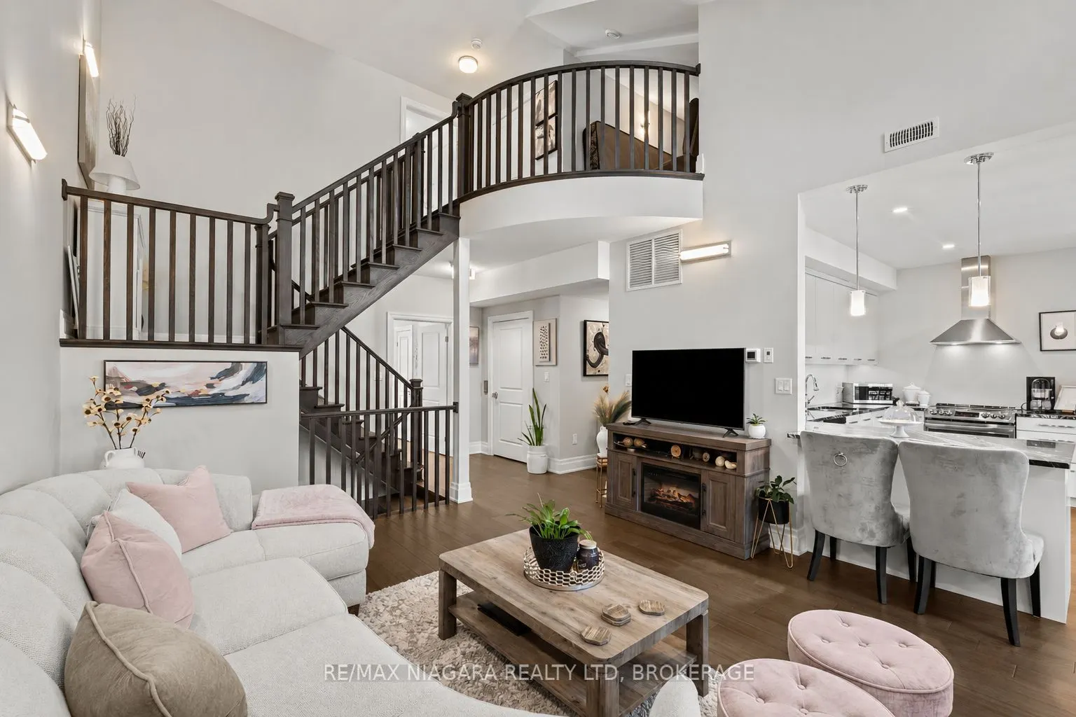 8 St. Andrews Lane S #8