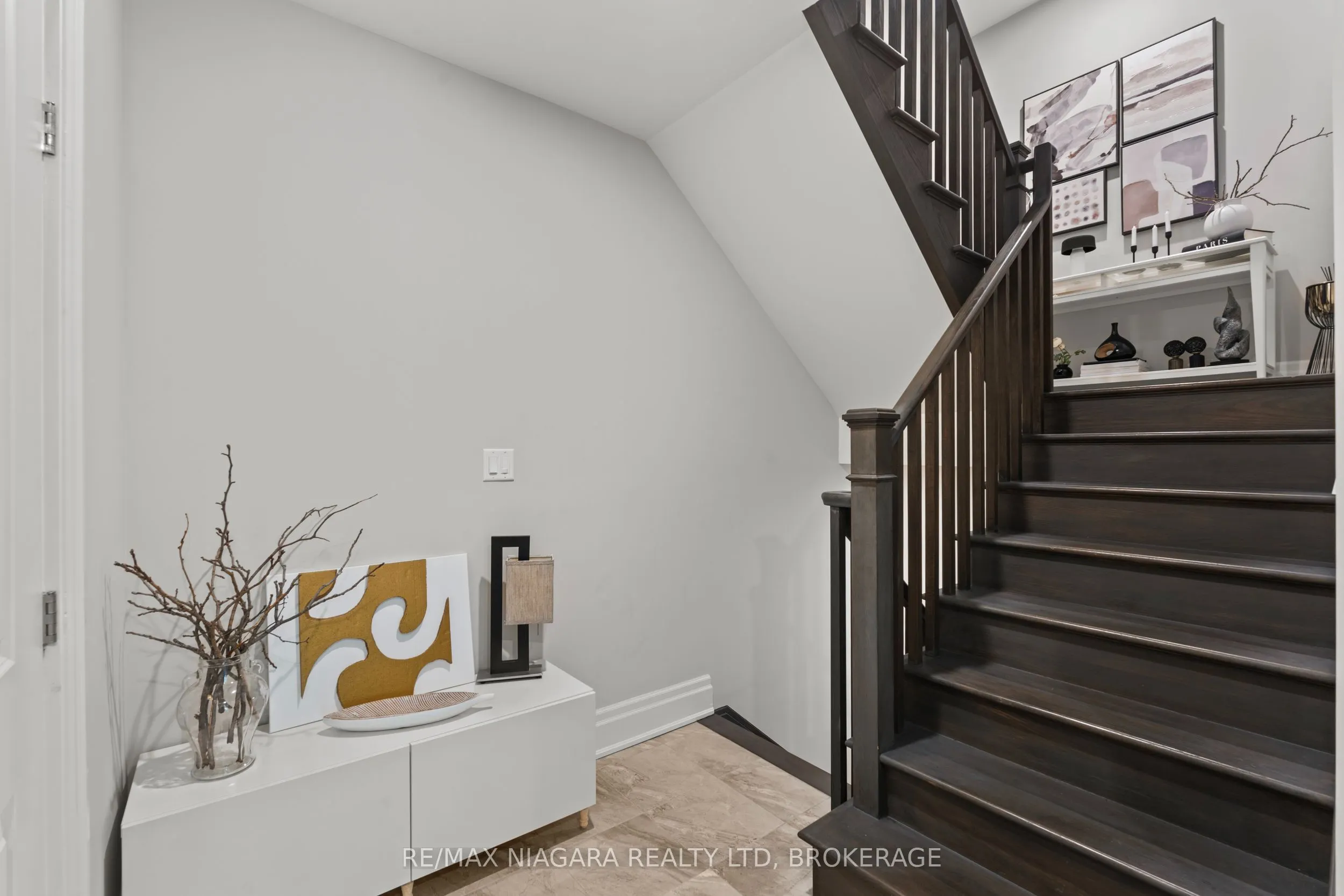 8 St. Andrews Lane S #8