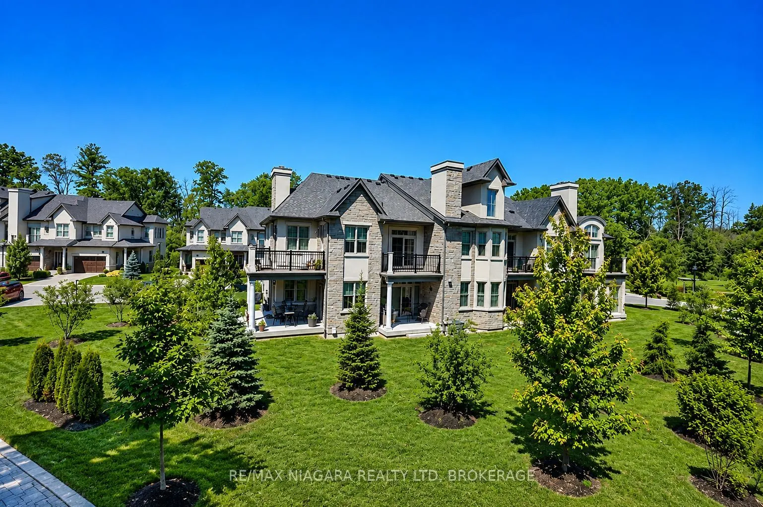8 St. Andrews Lane S #8