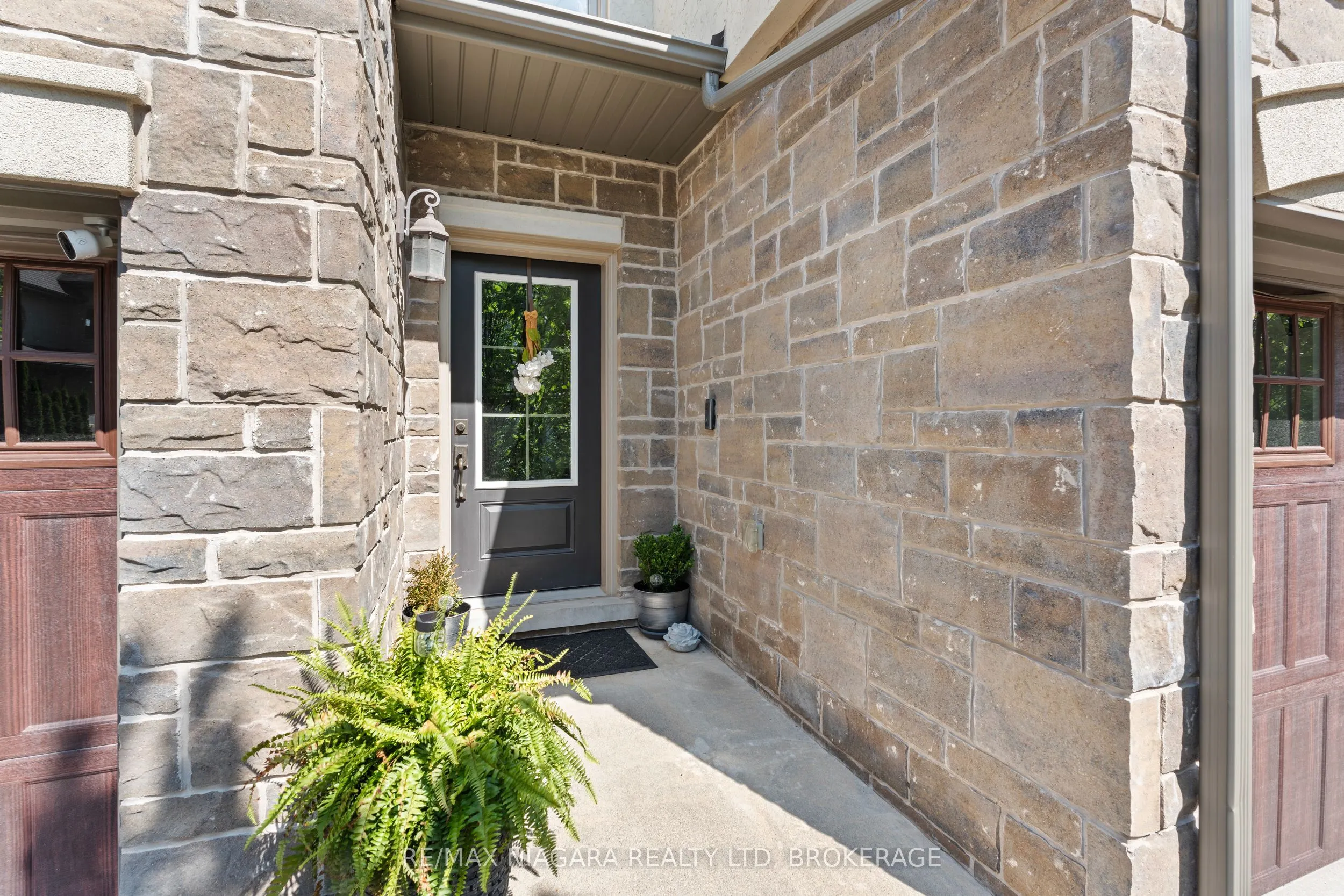 8 St. Andrews Lane S #8