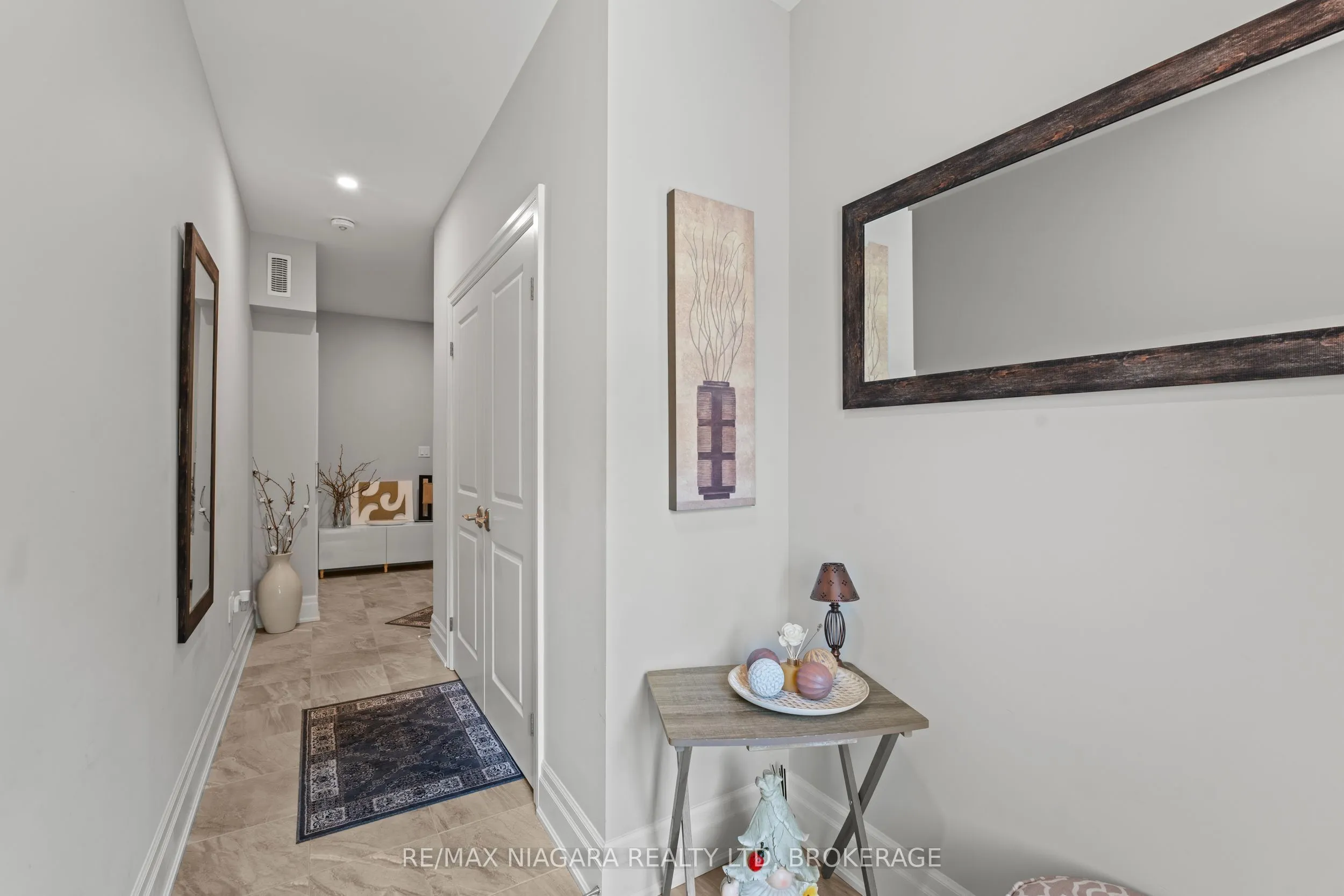 8 St. Andrews Lane S #8