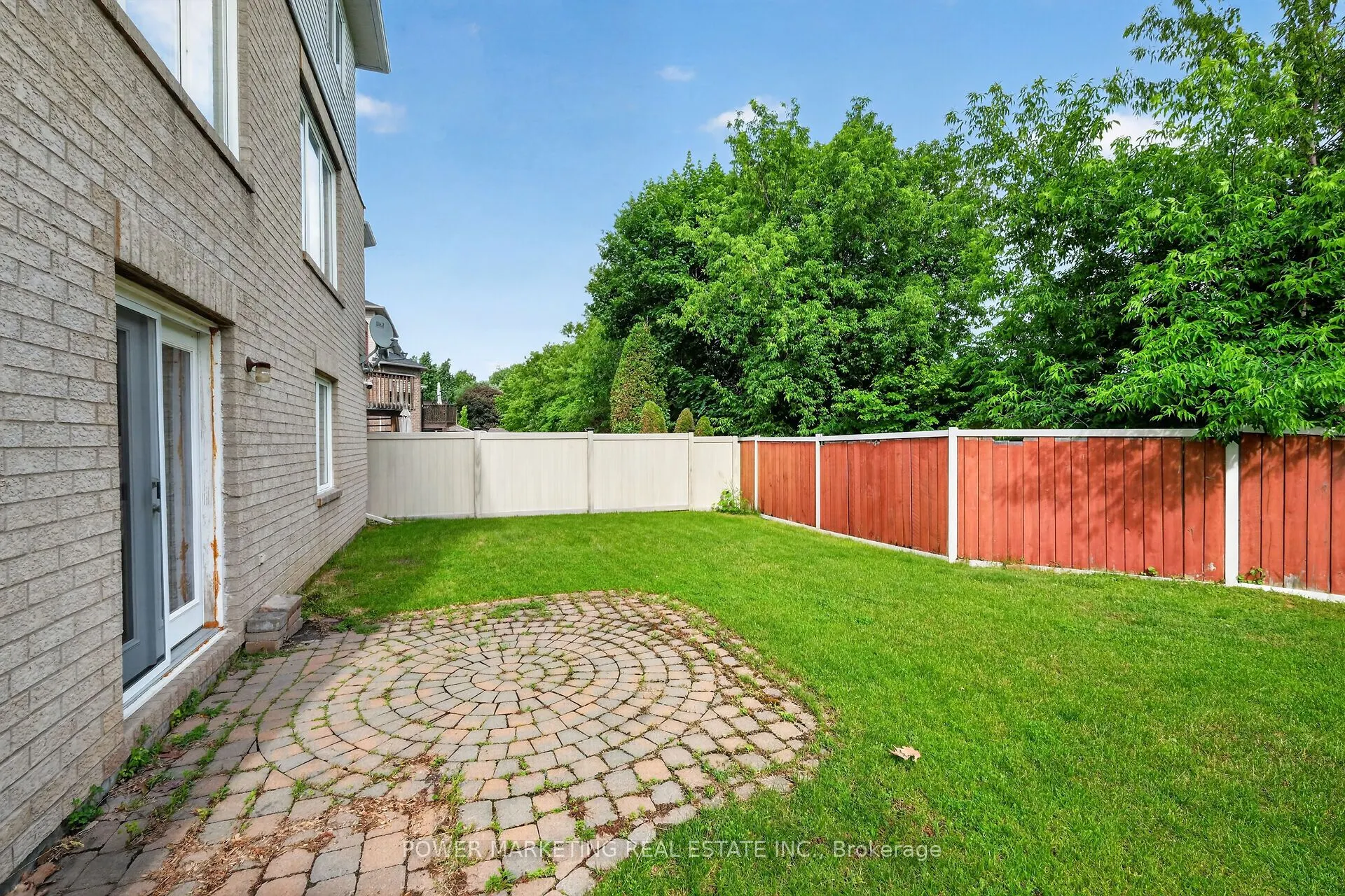 2165 BLUE WILLOW Crescent