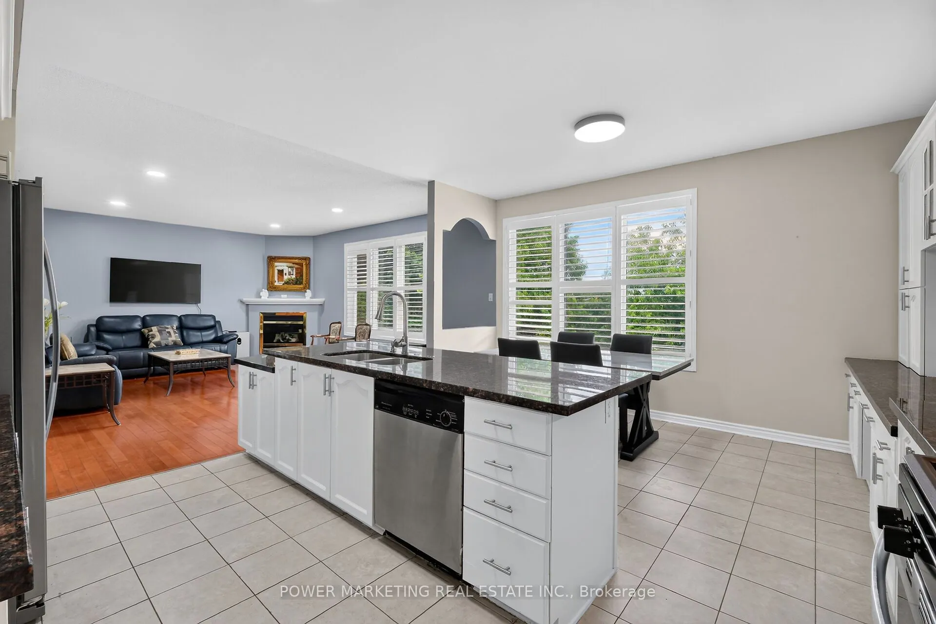 2165 BLUE WILLOW Crescent