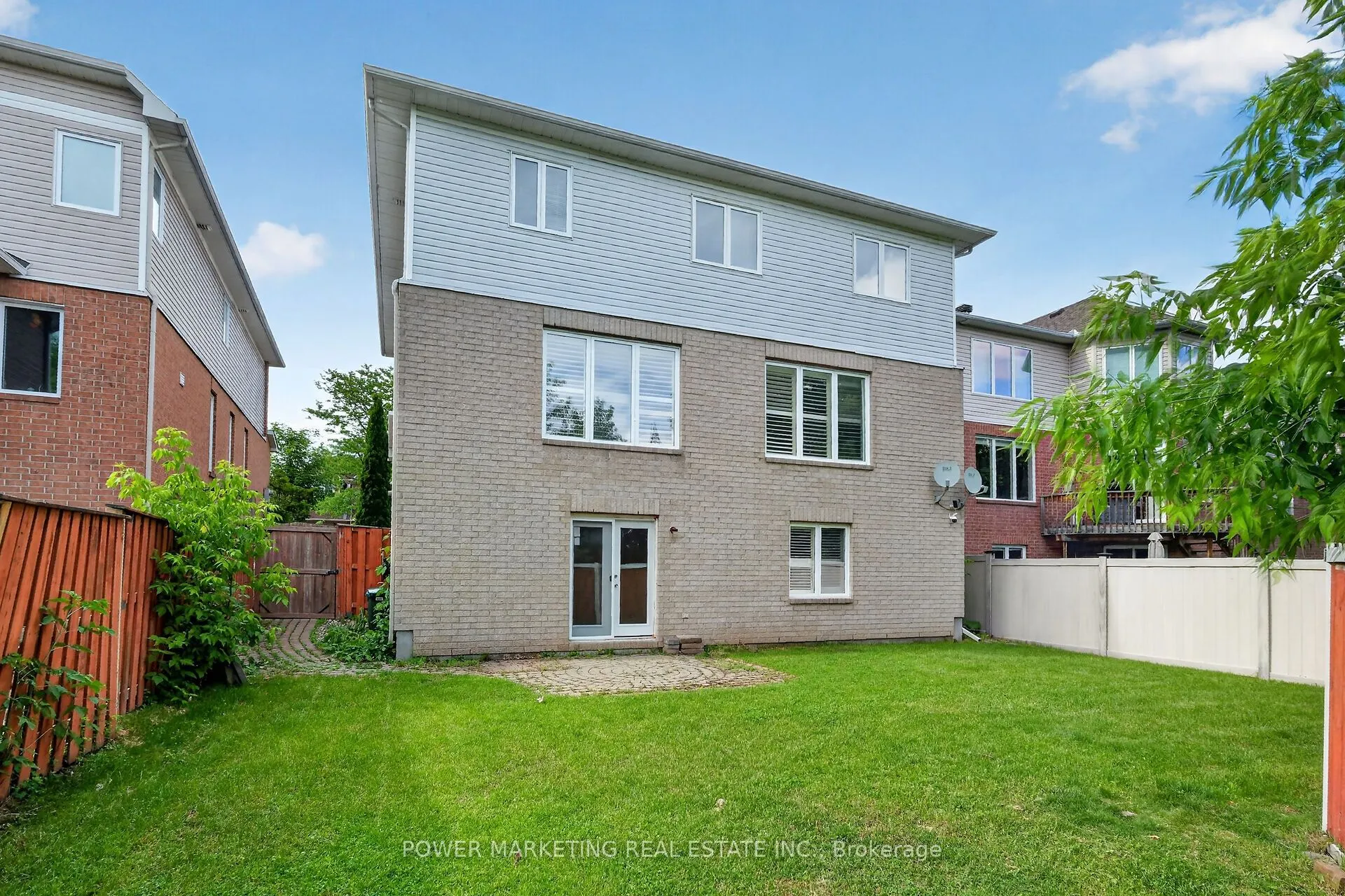 2165 BLUE WILLOW Crescent